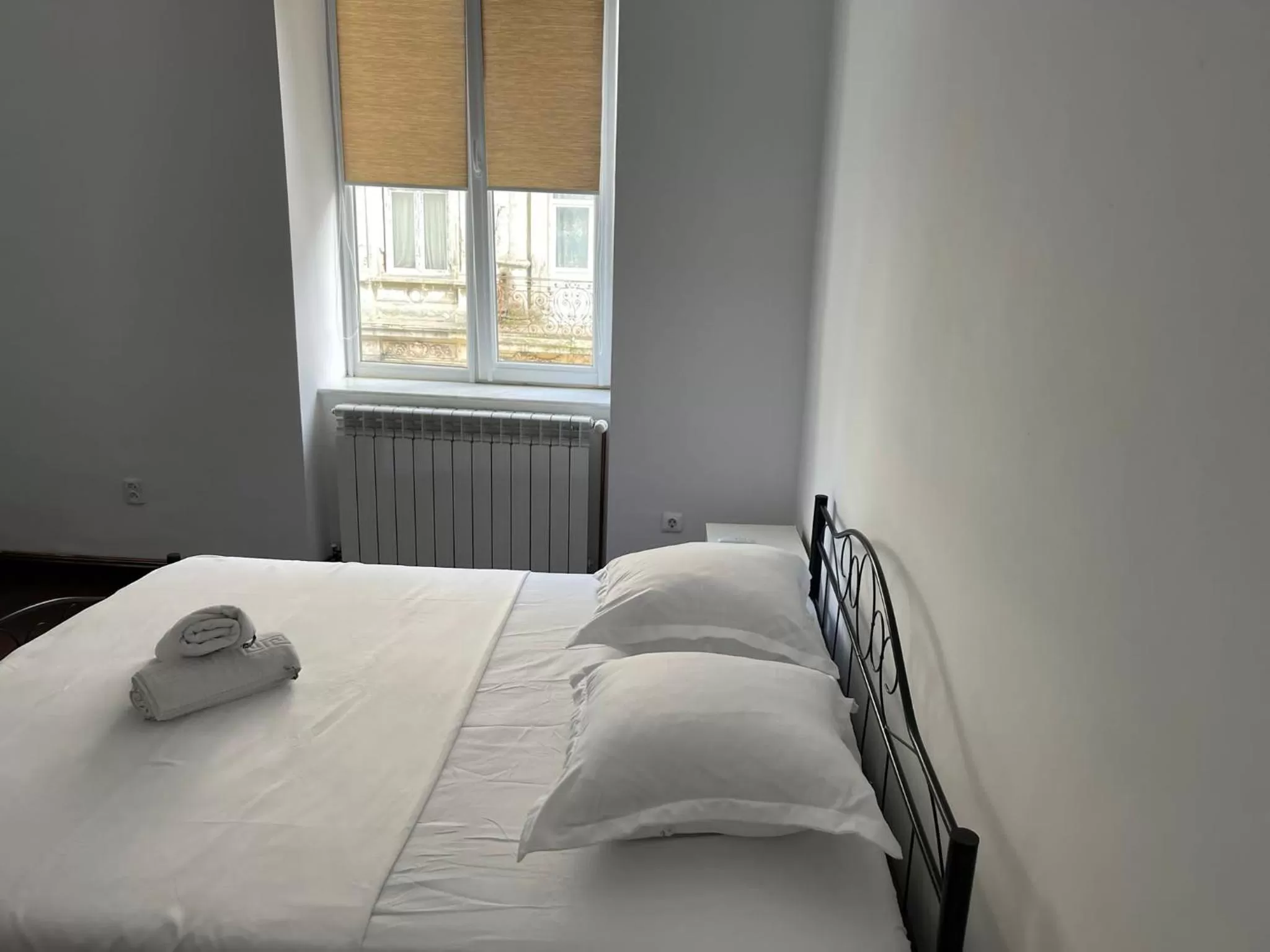 Bed in The Floor Piata Unirii