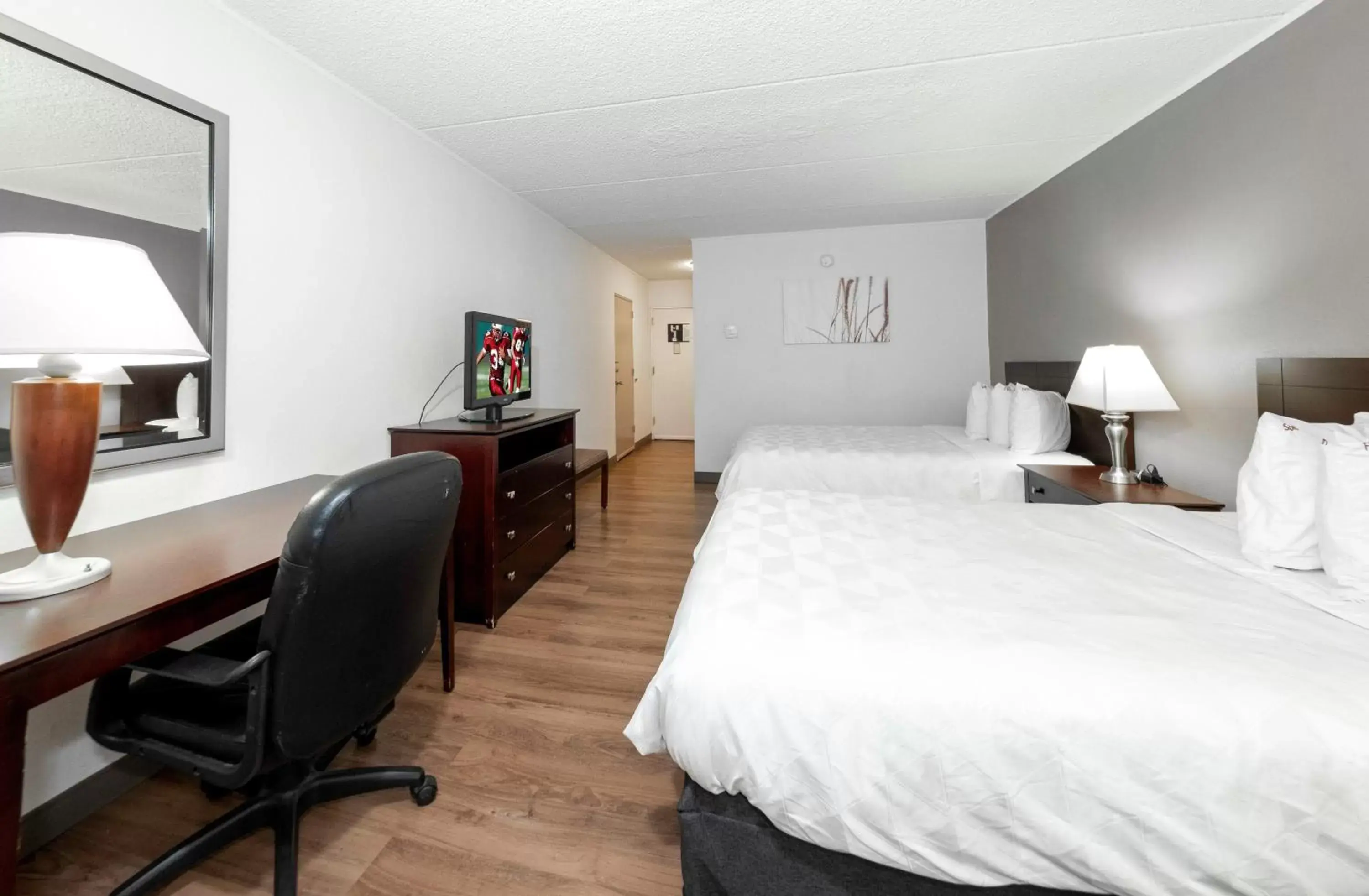 Premium Double Room with Two Double Beds - Disability Access/Smoke Free in Red Roof Inn PLUS Newark Liberty Airport - Carteret Premium Double Room with Two Double Beds - Disability Access/Smoke Free in Red Roof Inn PLUS Newark Liberty Airport - Carteret