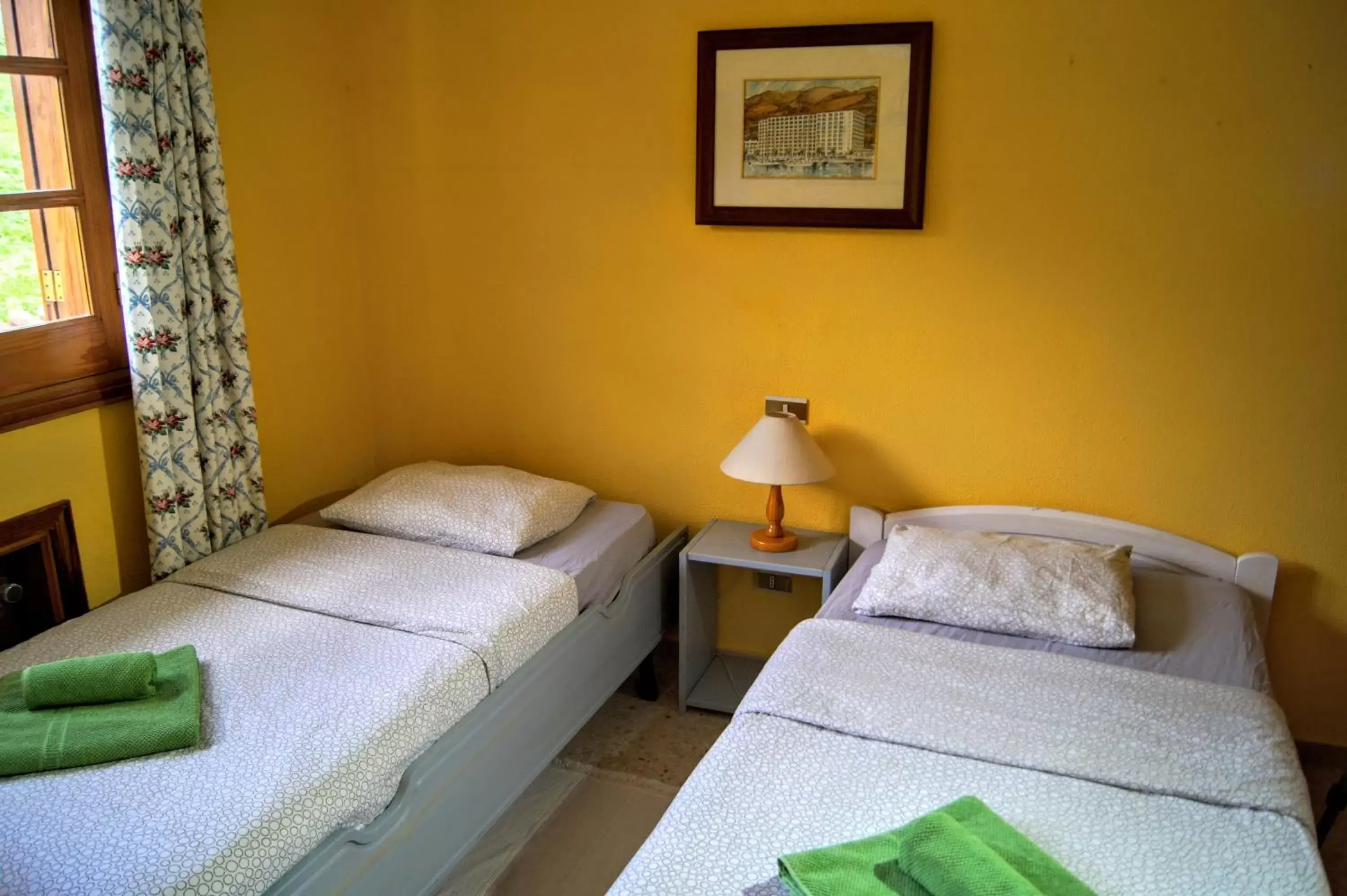 Twin Room with Shared Bathroom - single occupancy in La Vista Verde Twin Room with Shared Bathroom - single occupancy in La Vista Verde