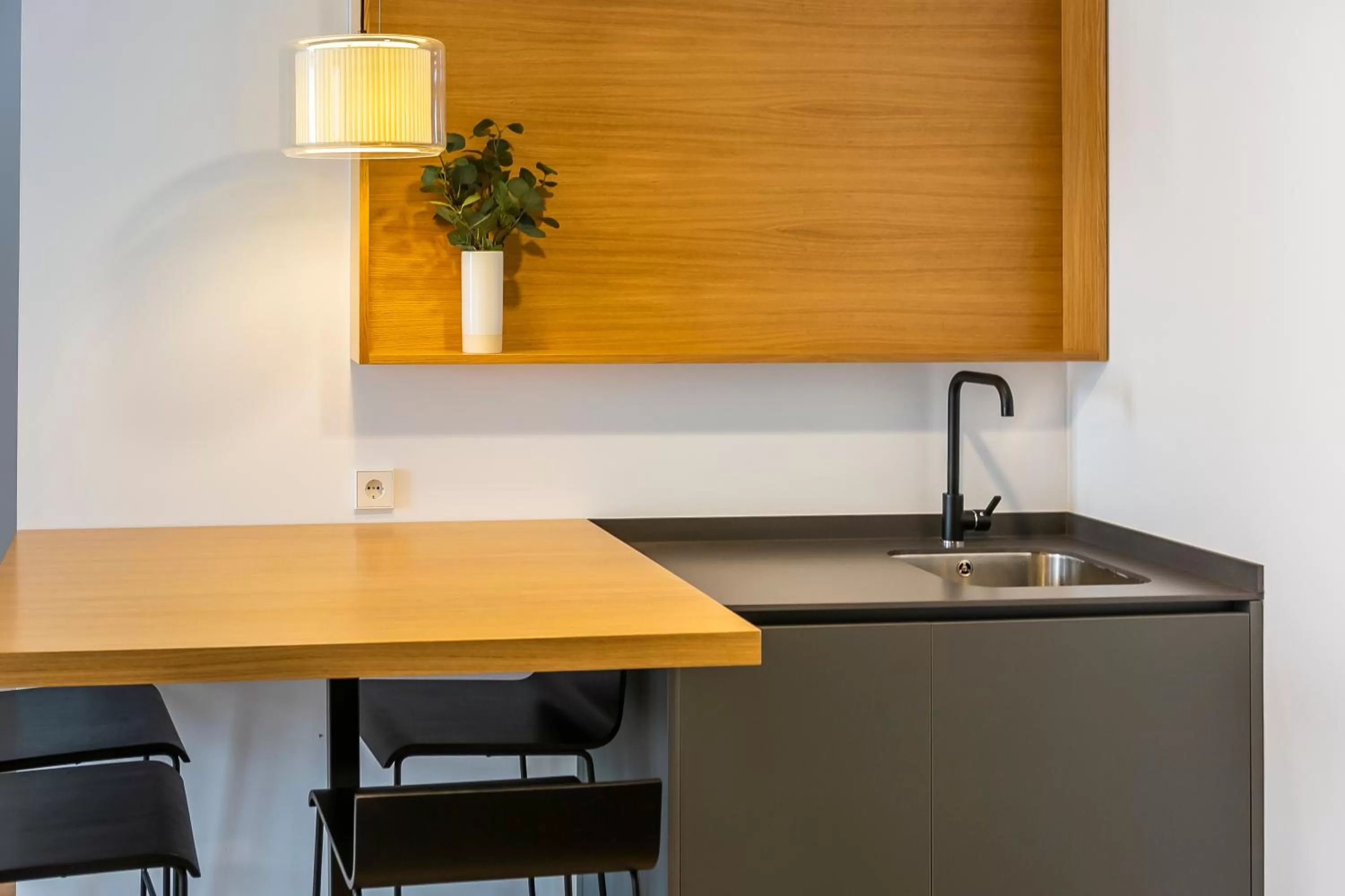 Kitchen or kitchenette in Aquitania Home Suites