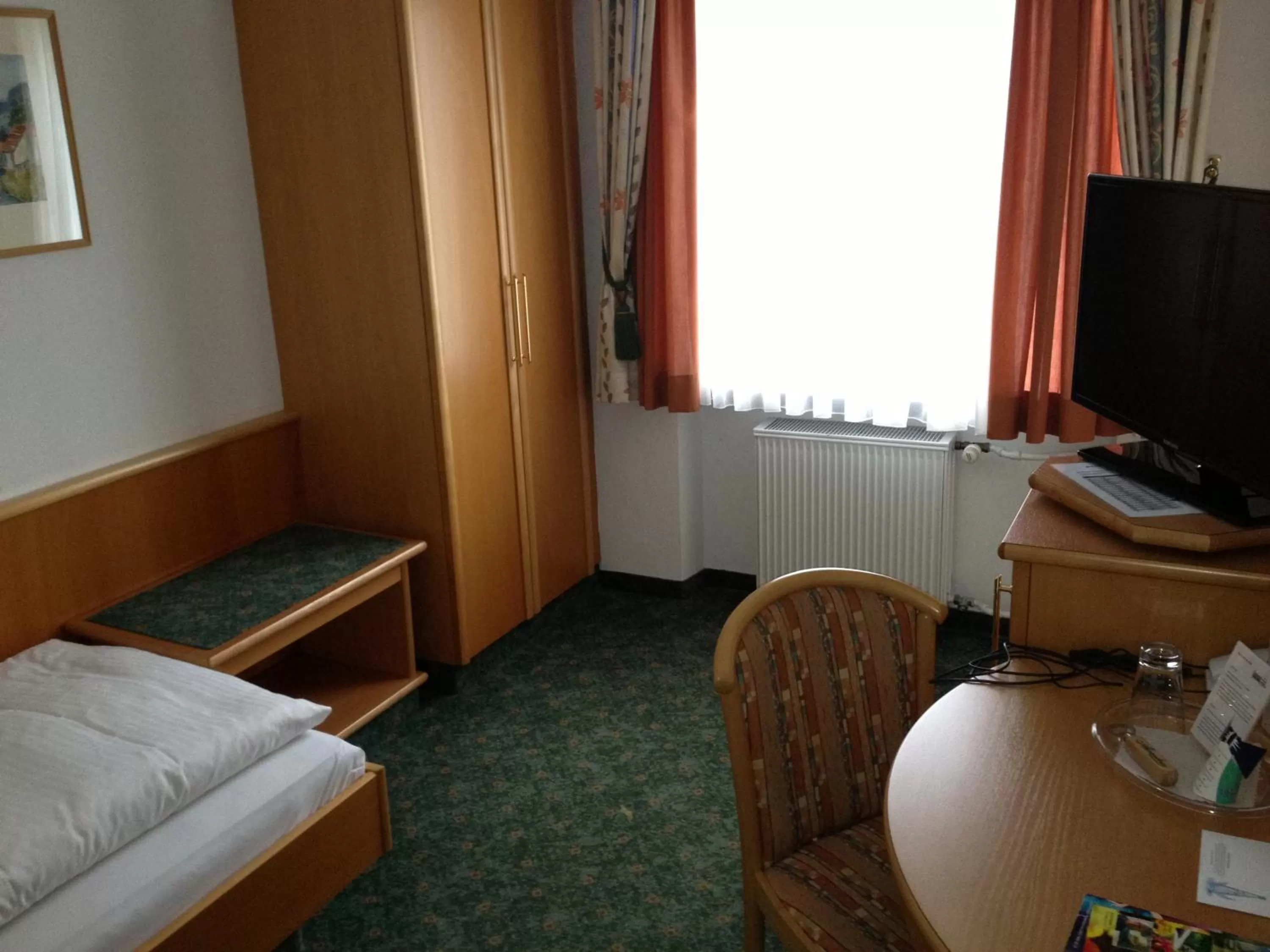 Photo of the whole room, Bed in Hotel zum Hirsch