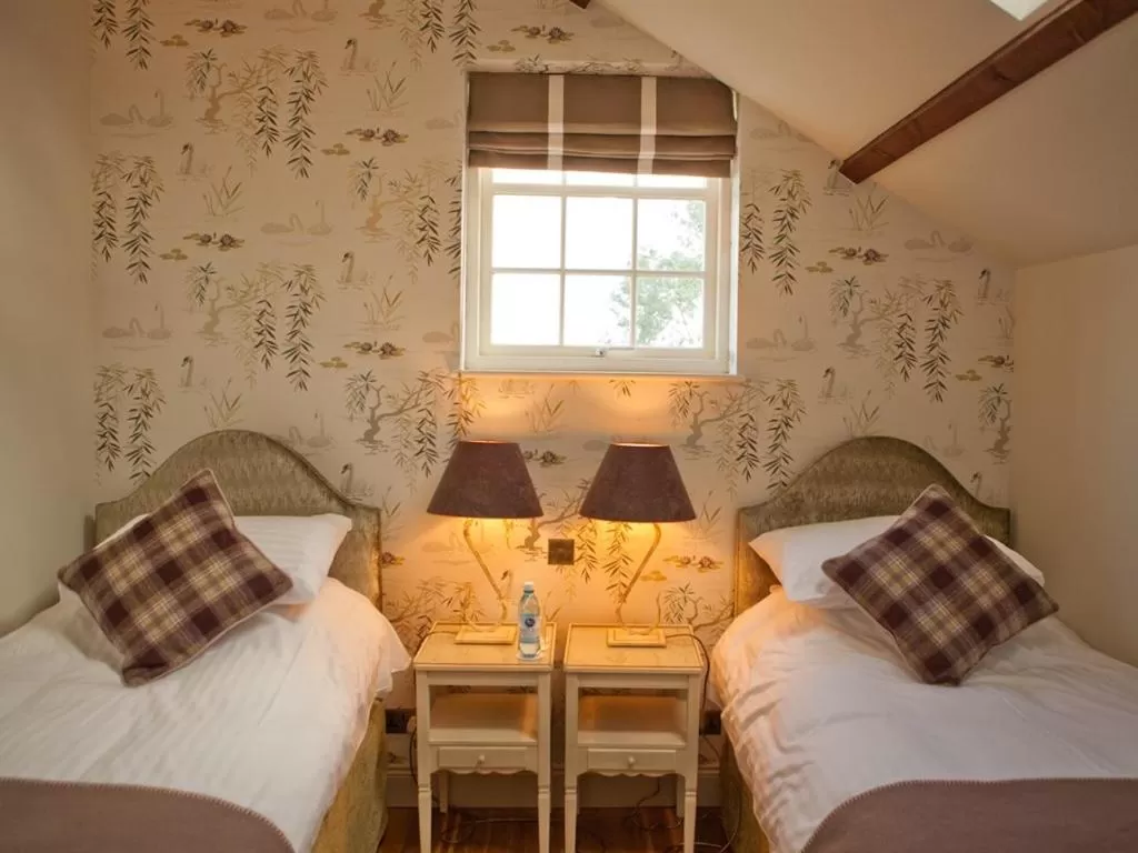 Twin Room with Private Bathroom in Duke of Wellington Inn