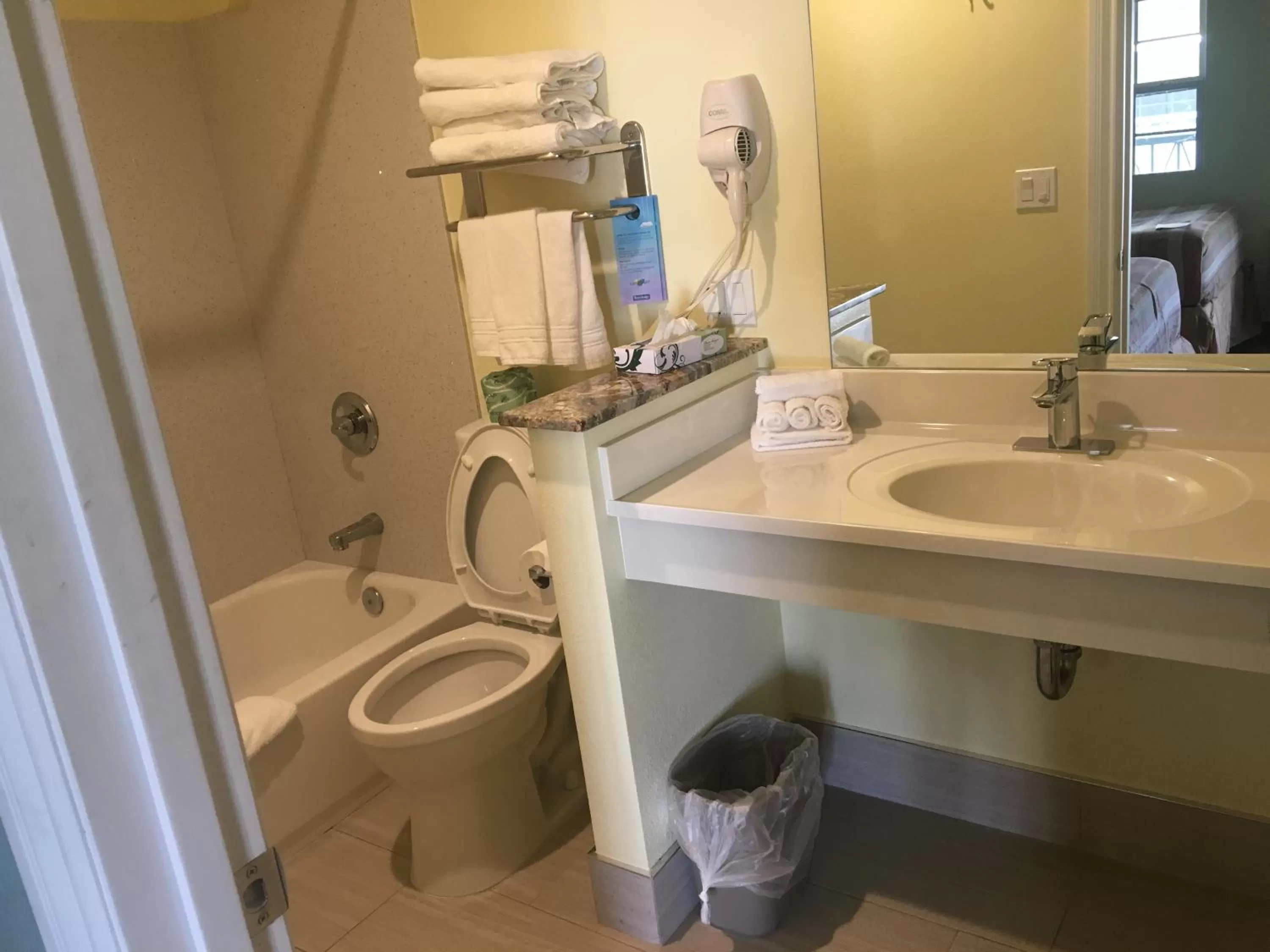 Shower in Travelodge by Wyndham Fairfield/Napa Valley