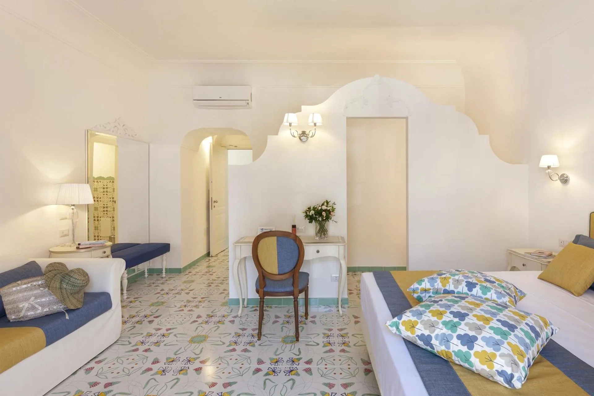 Bed in Antica Rheginna Luxury Room