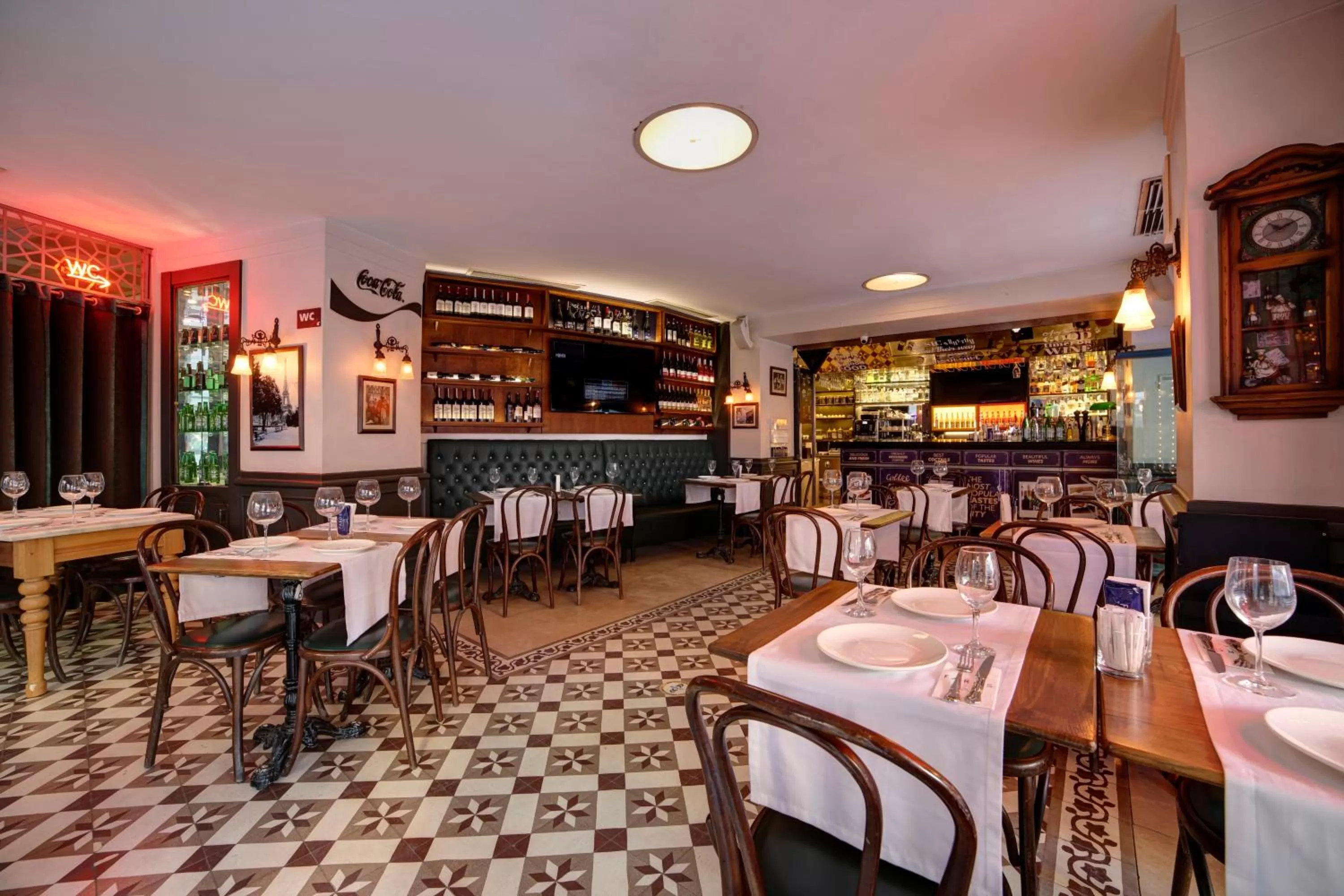 Restaurant/places to eat in Faros Hotel Old City - Special Category