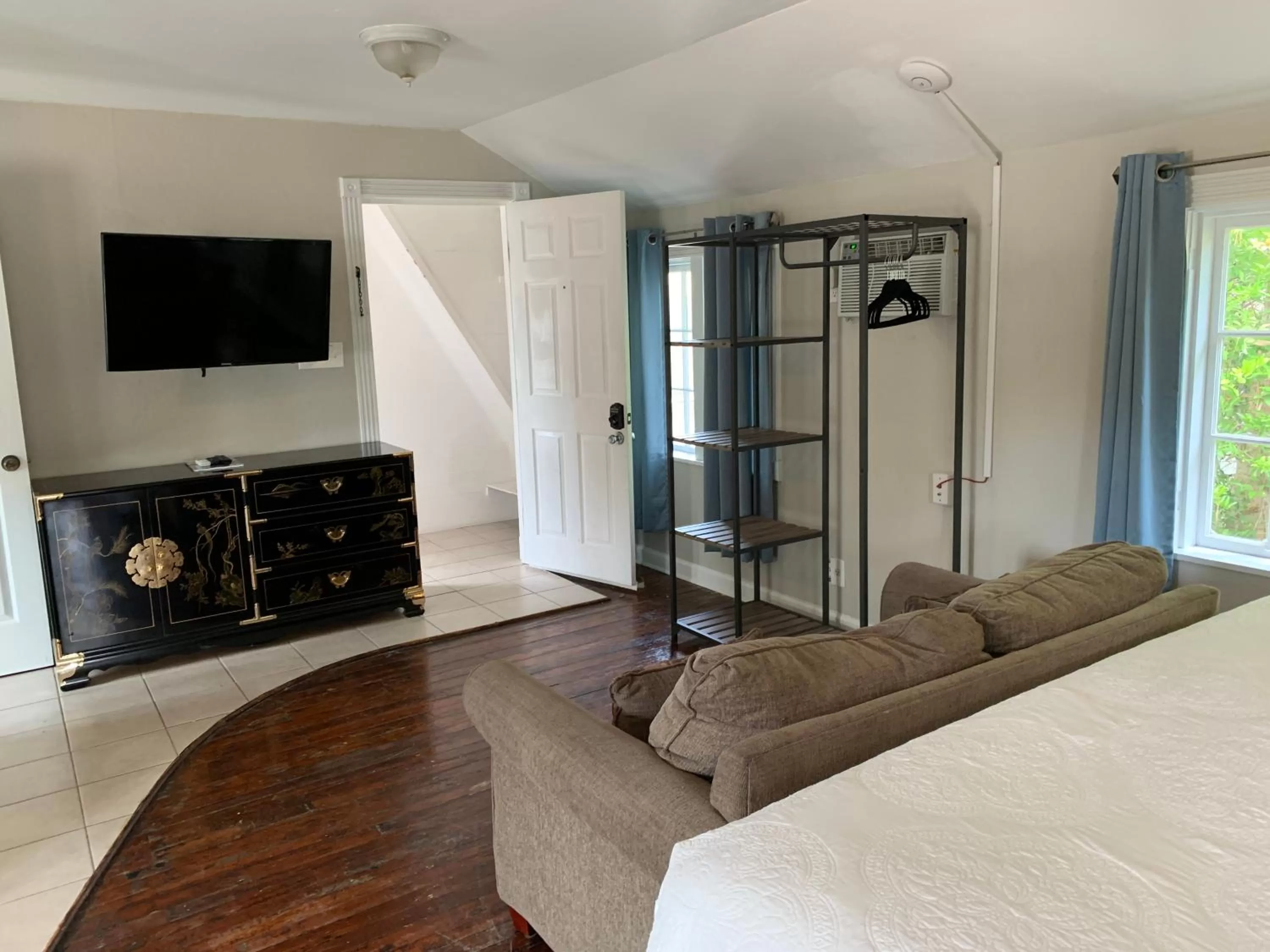 Seating area, Bed in The Reserve Retreat