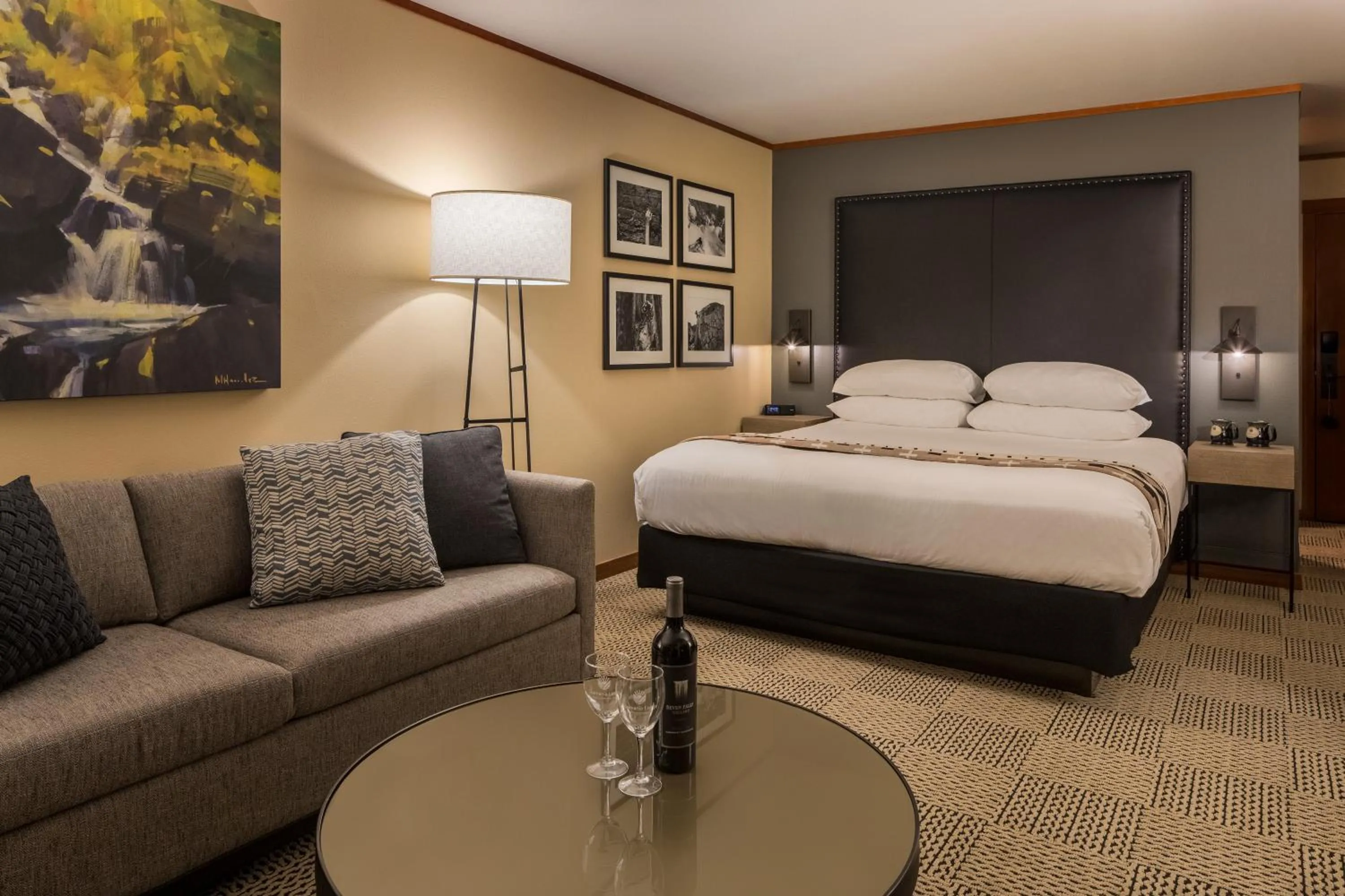 Bedroom, Bed in Skamania Lodge