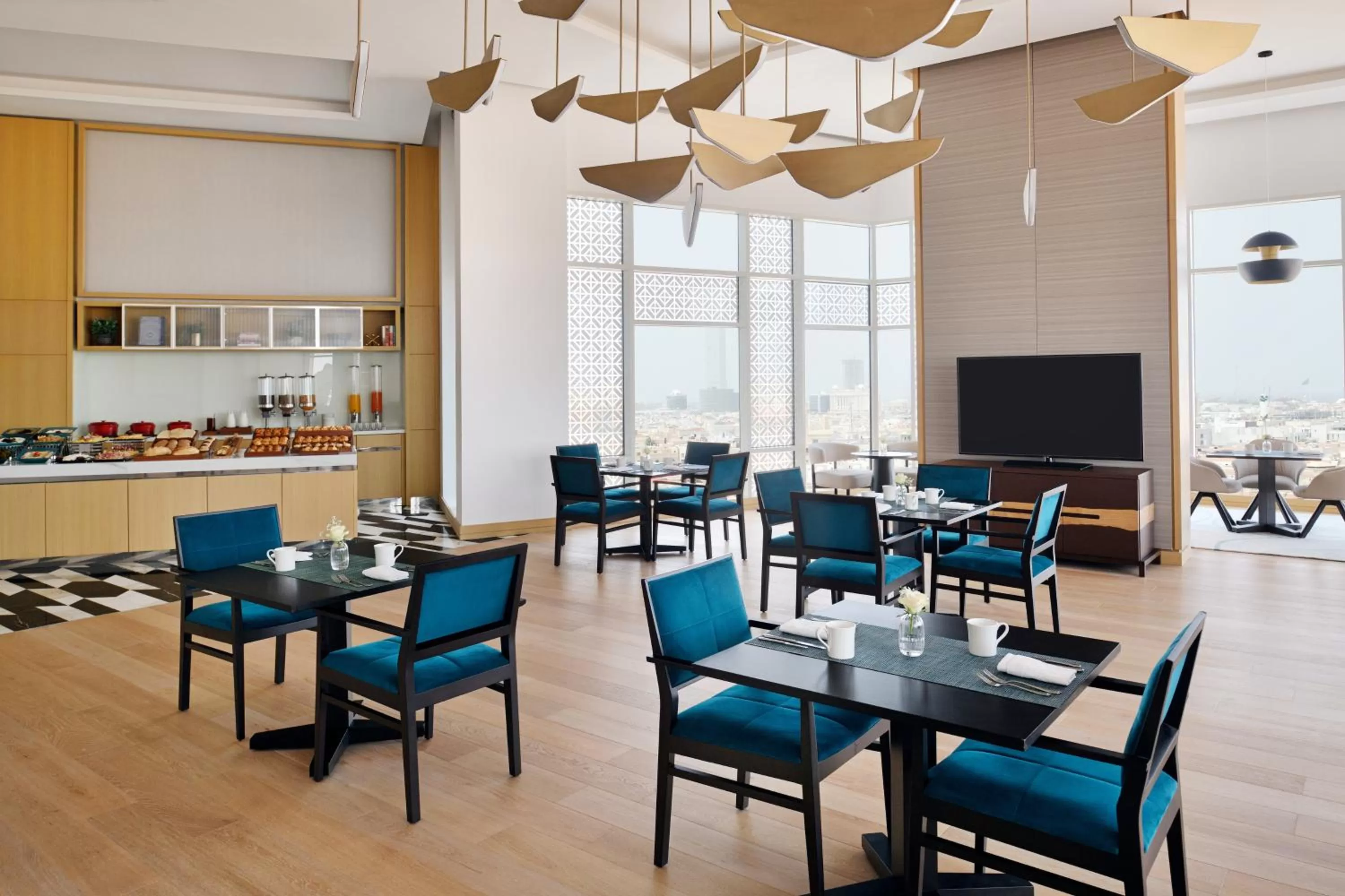 Lounge or bar in Crowne Plaza - Jeddah Al Salam by IHG