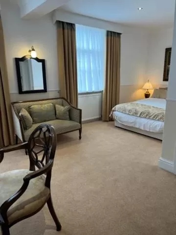 Bed in The Saracens Head Hotel