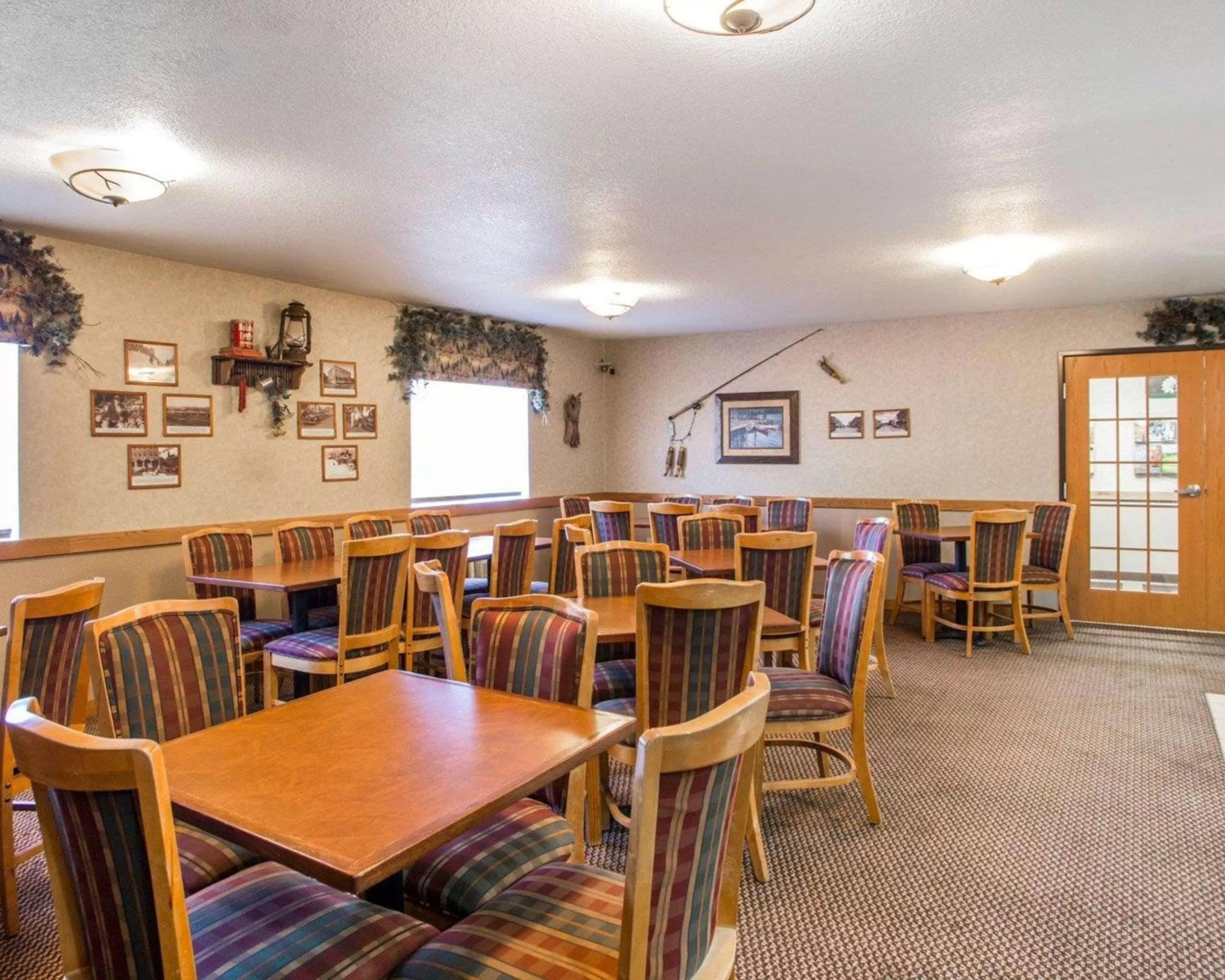 Restaurant/places to eat in Quality Inn Ironwood