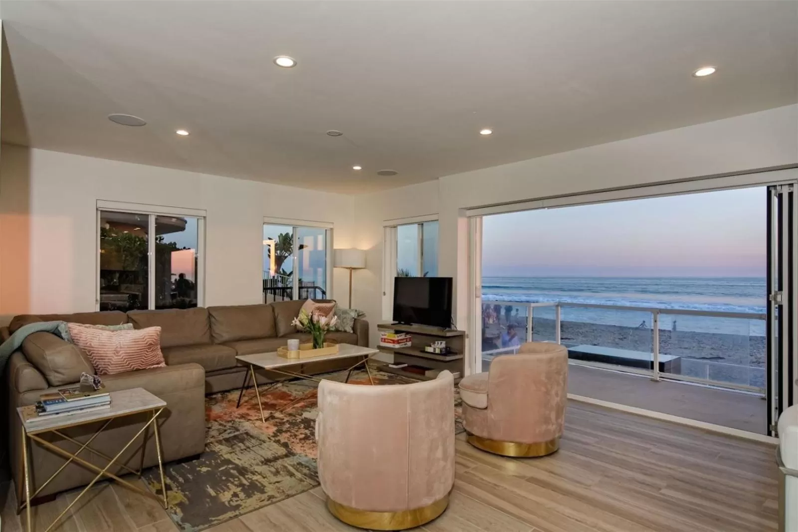 Property building in Ocean Villas Beach Front