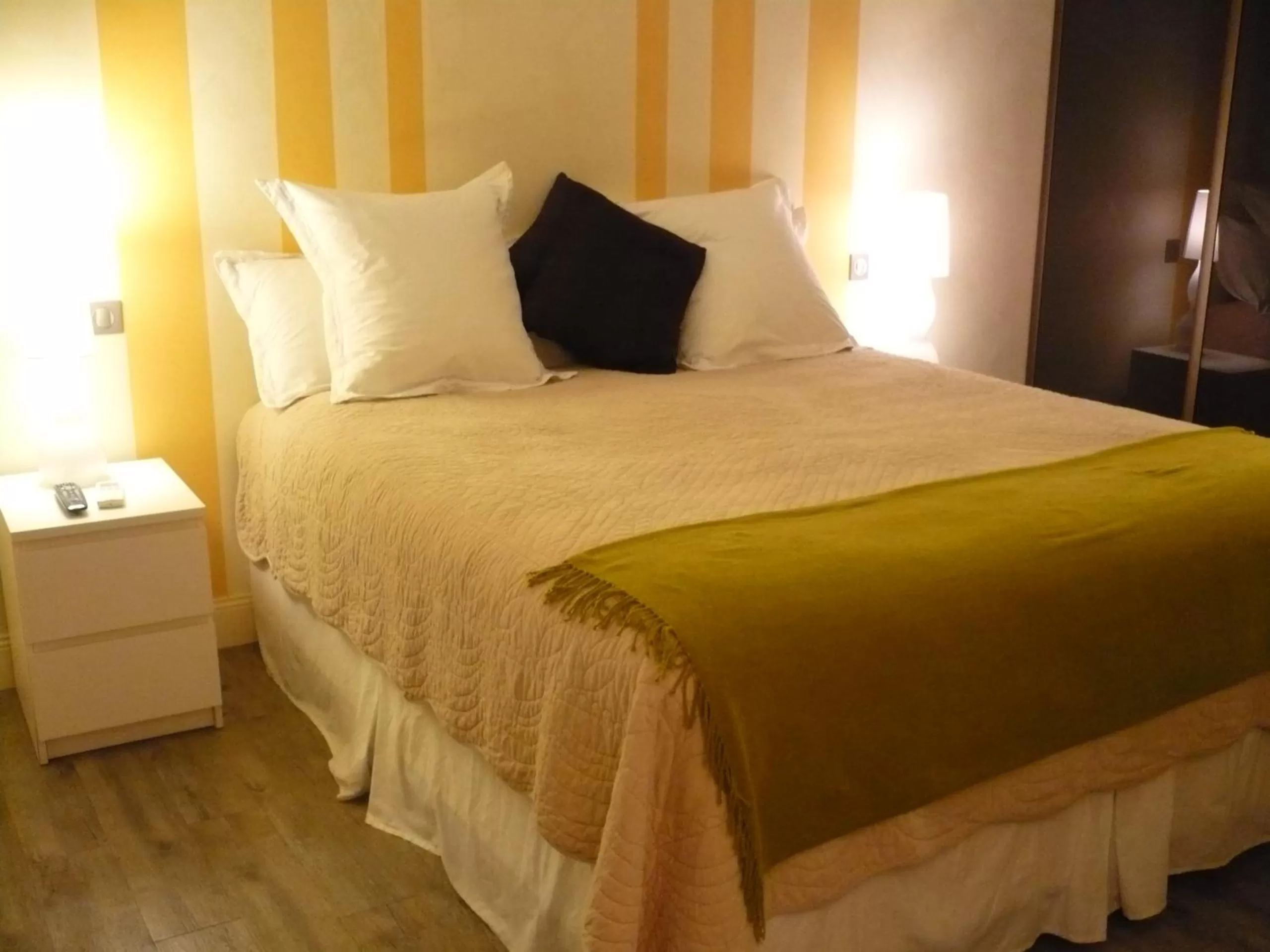 Bed in Château de Valloubière