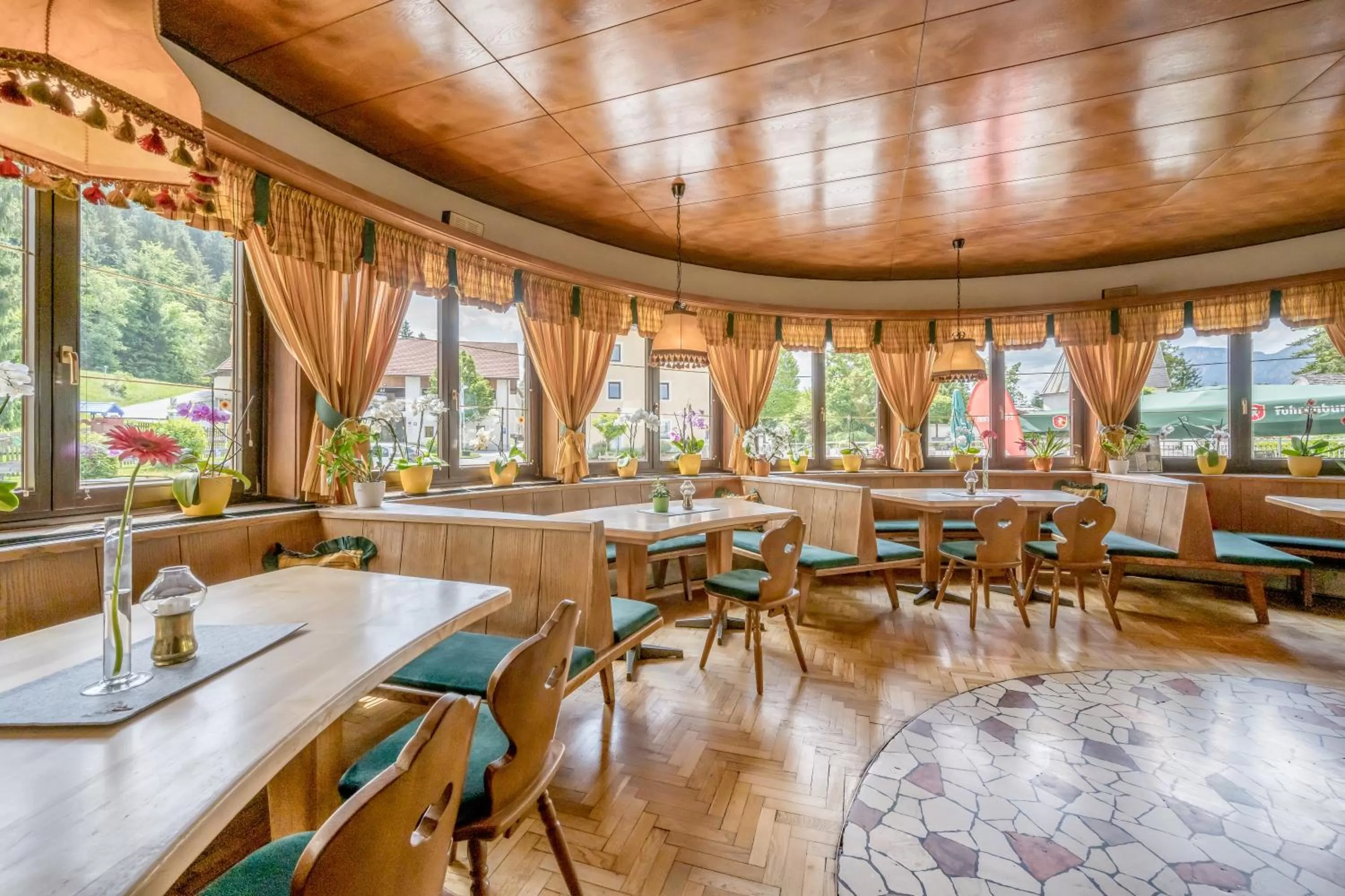 Restaurant/places to eat in Gasthof Schroll