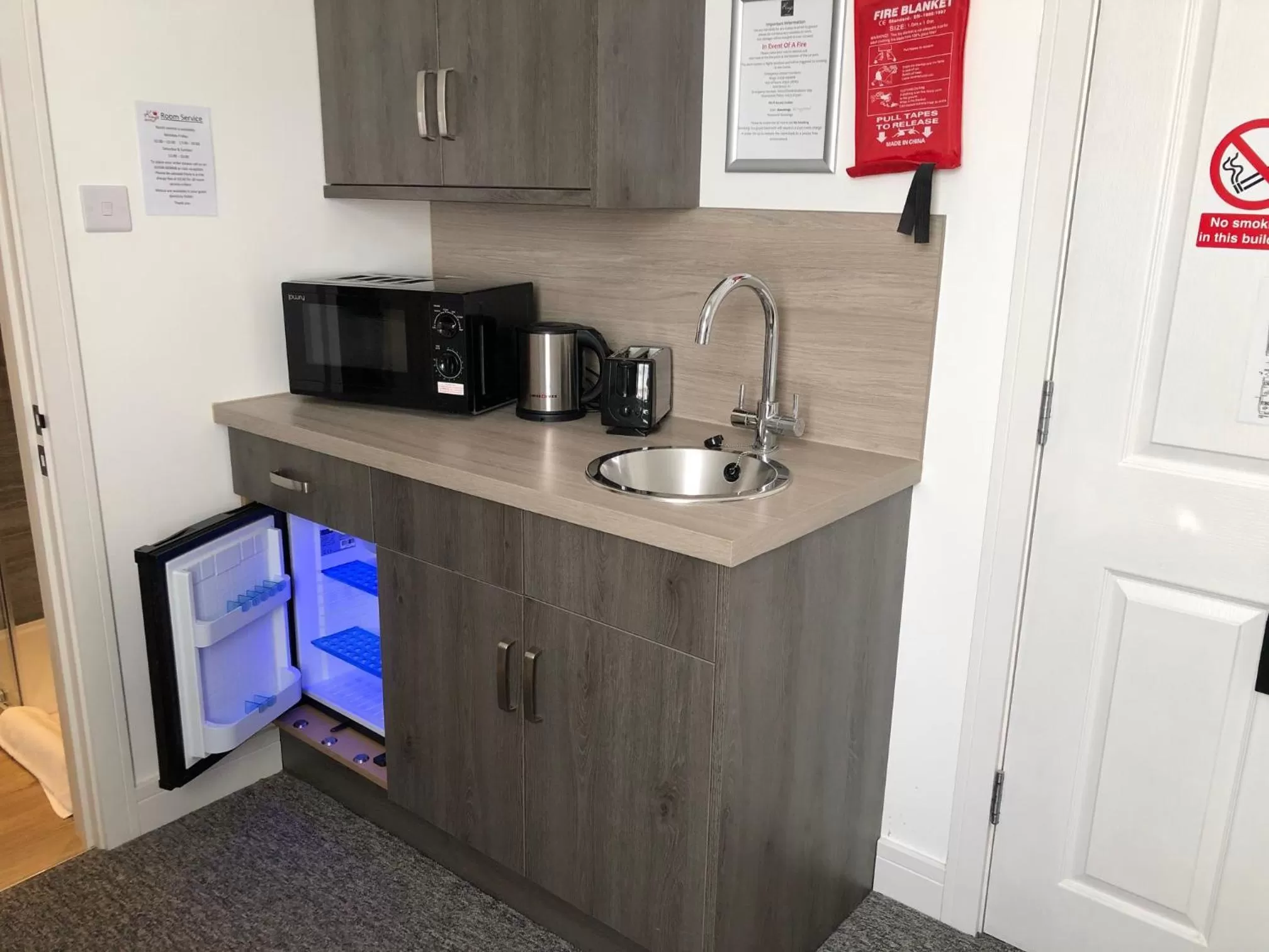 Kitchen or kitchenette in Kings Hotel