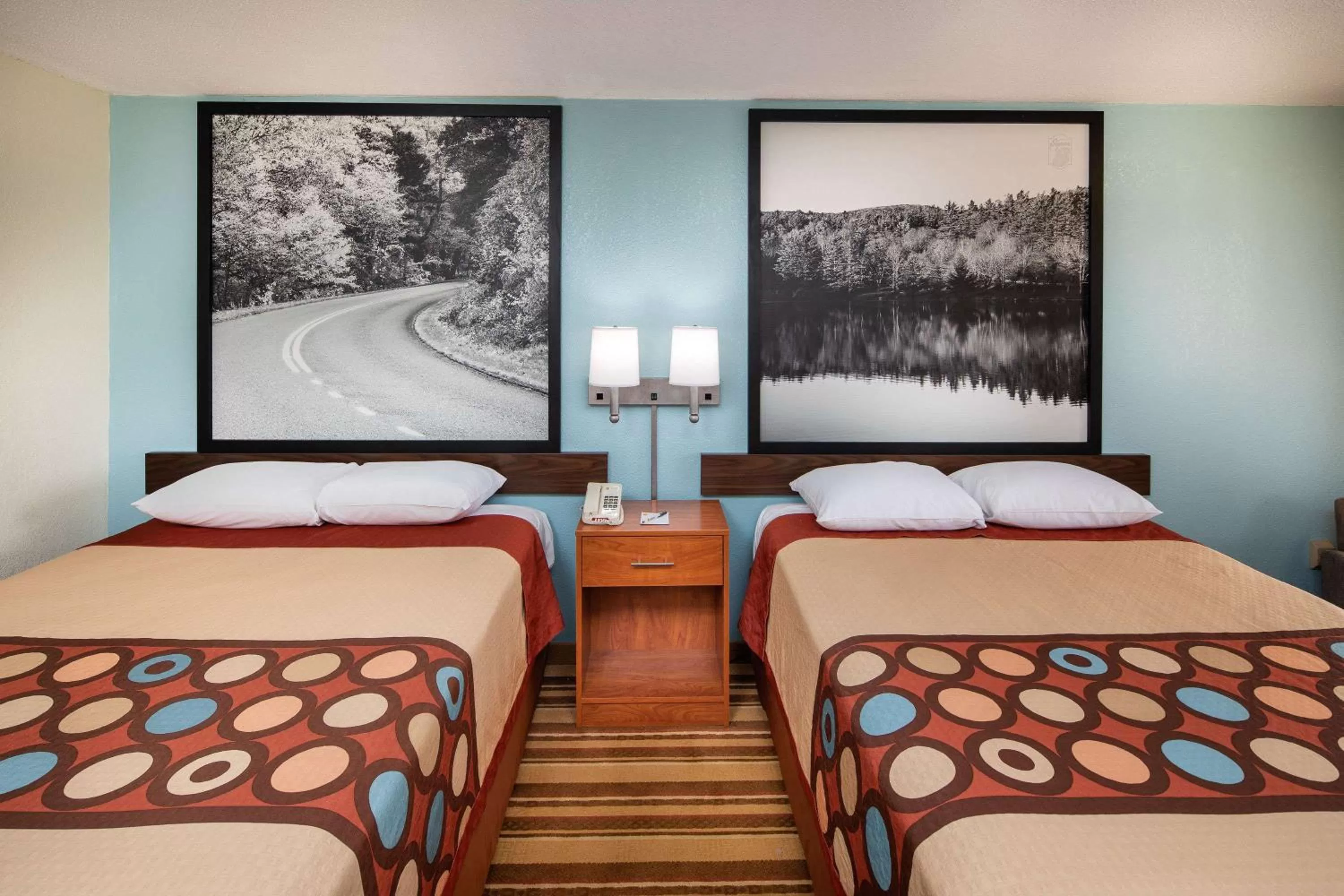 Photo of the whole room, Bed in Super 8 by Wyndham Burlington NC