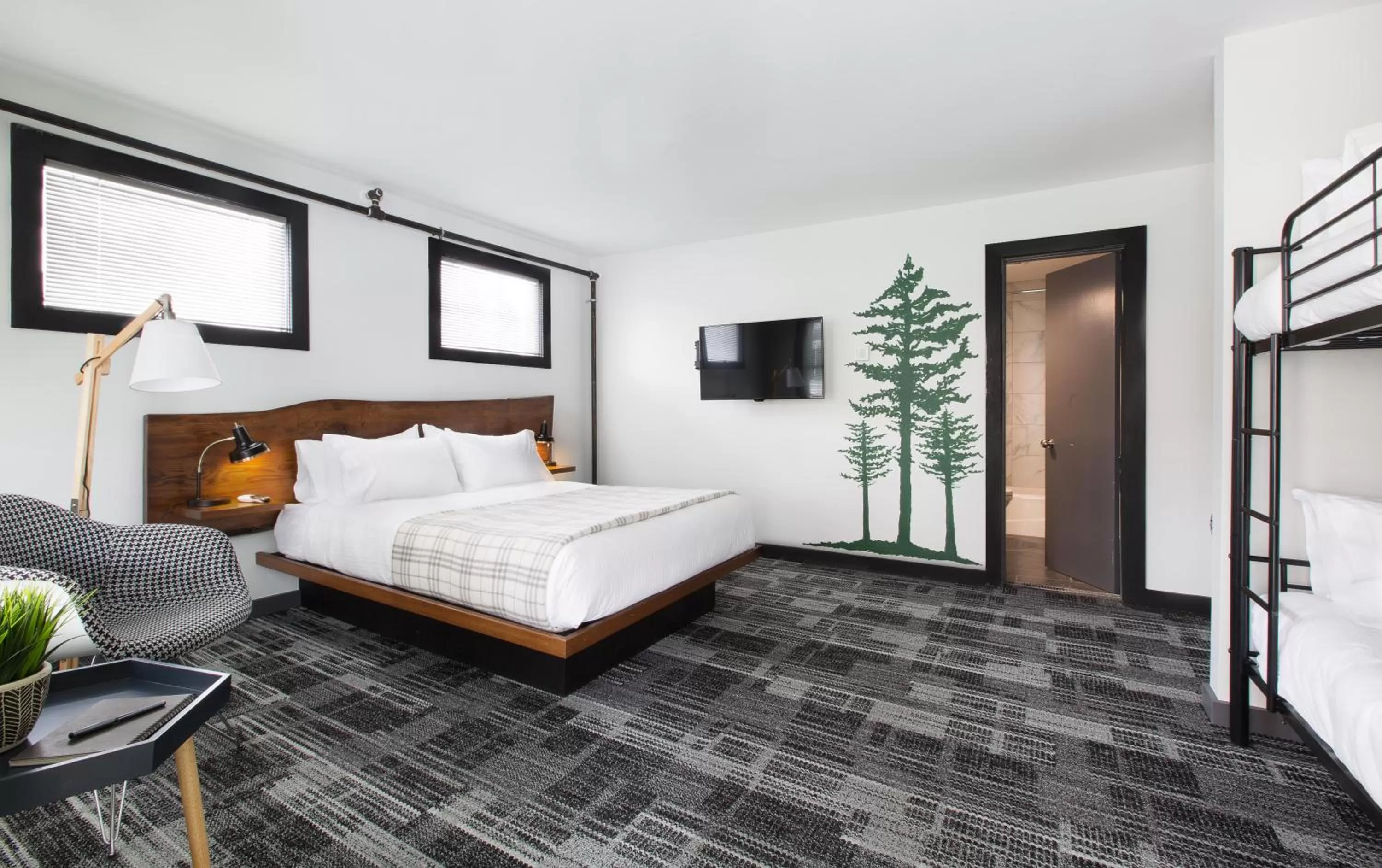 Bed in Main and Mountain