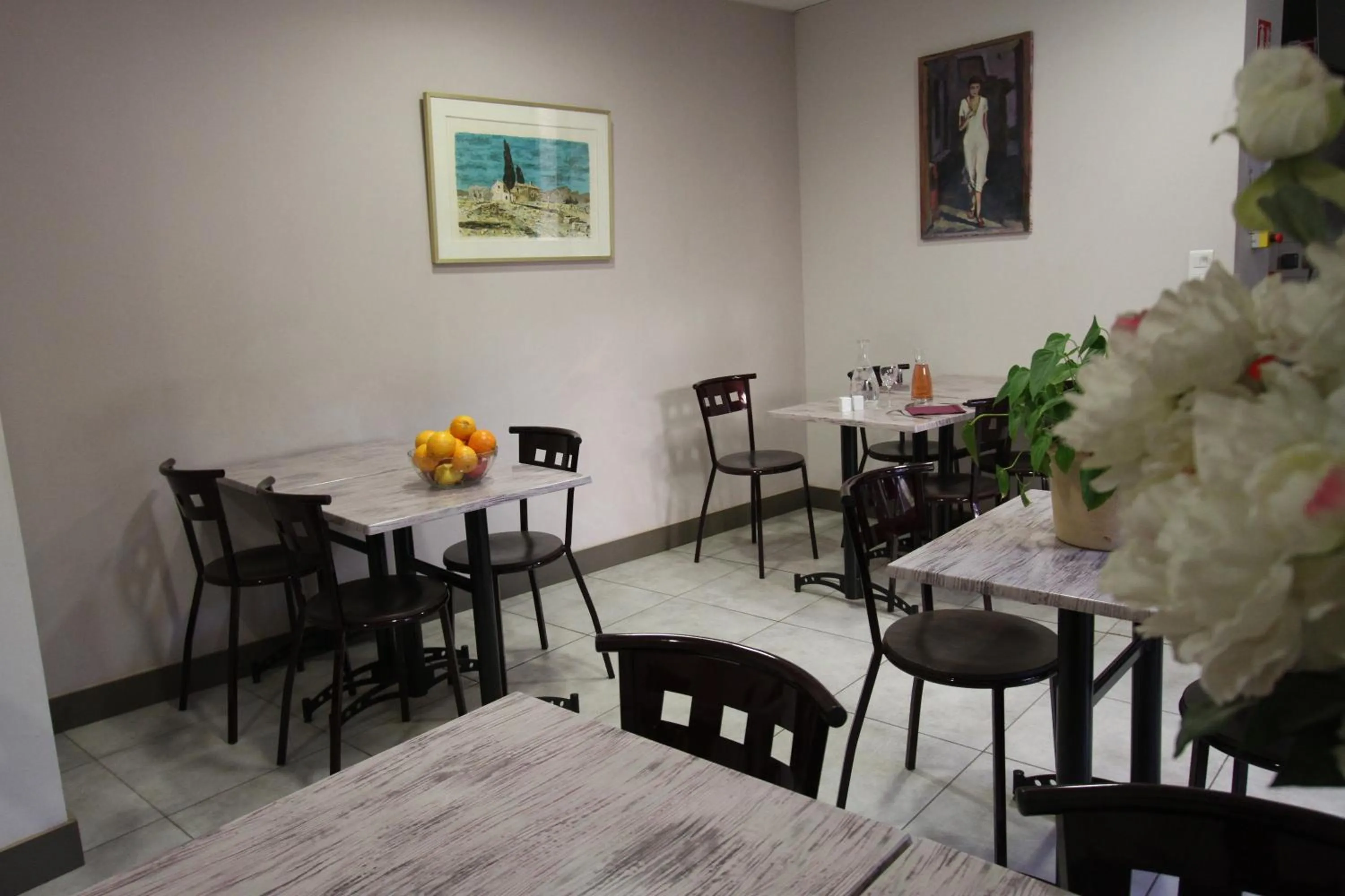 Restaurant/places to eat in Le Provençal