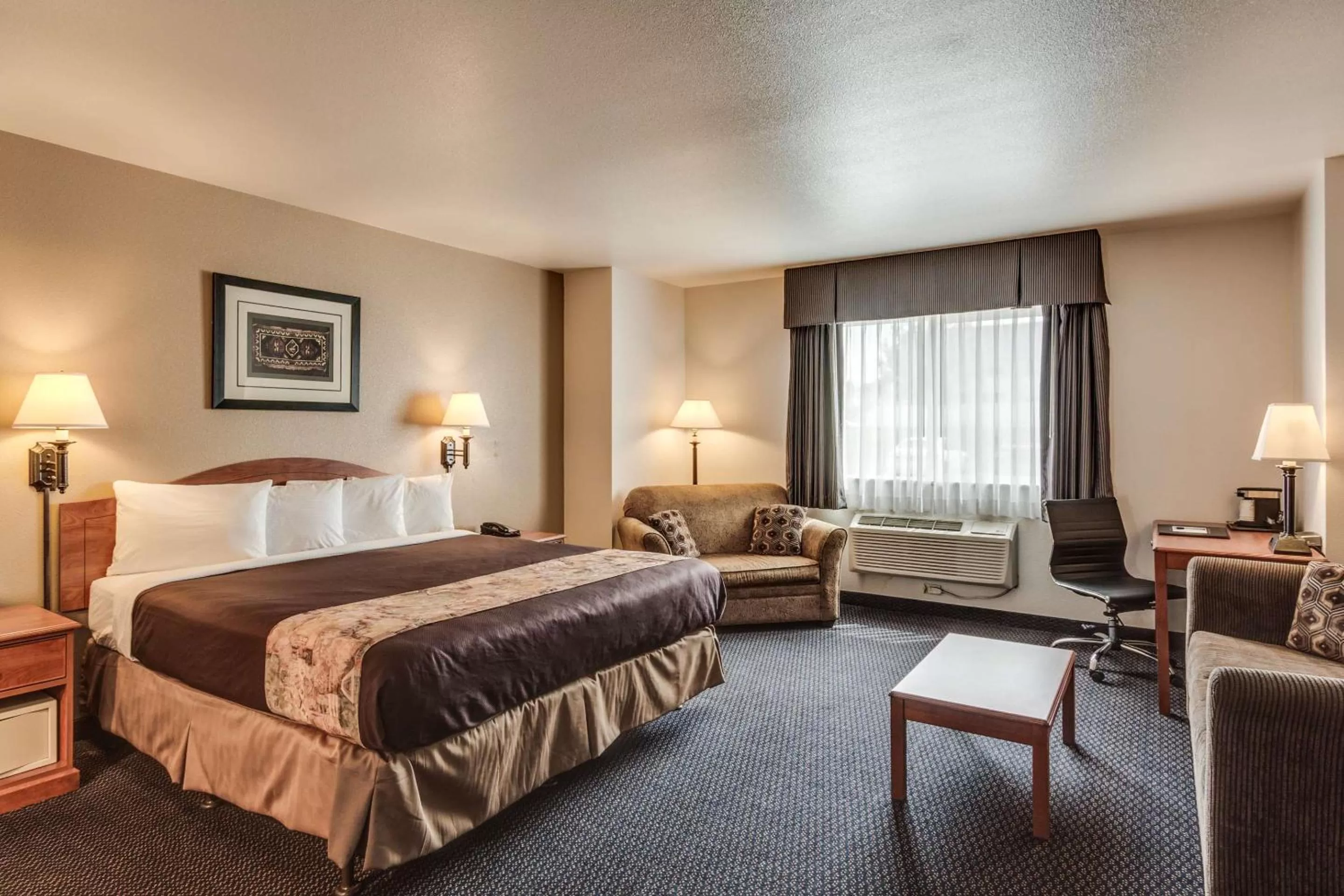 Bedroom, Bed in SureStay Plus Hotel by Best Western Post Falls