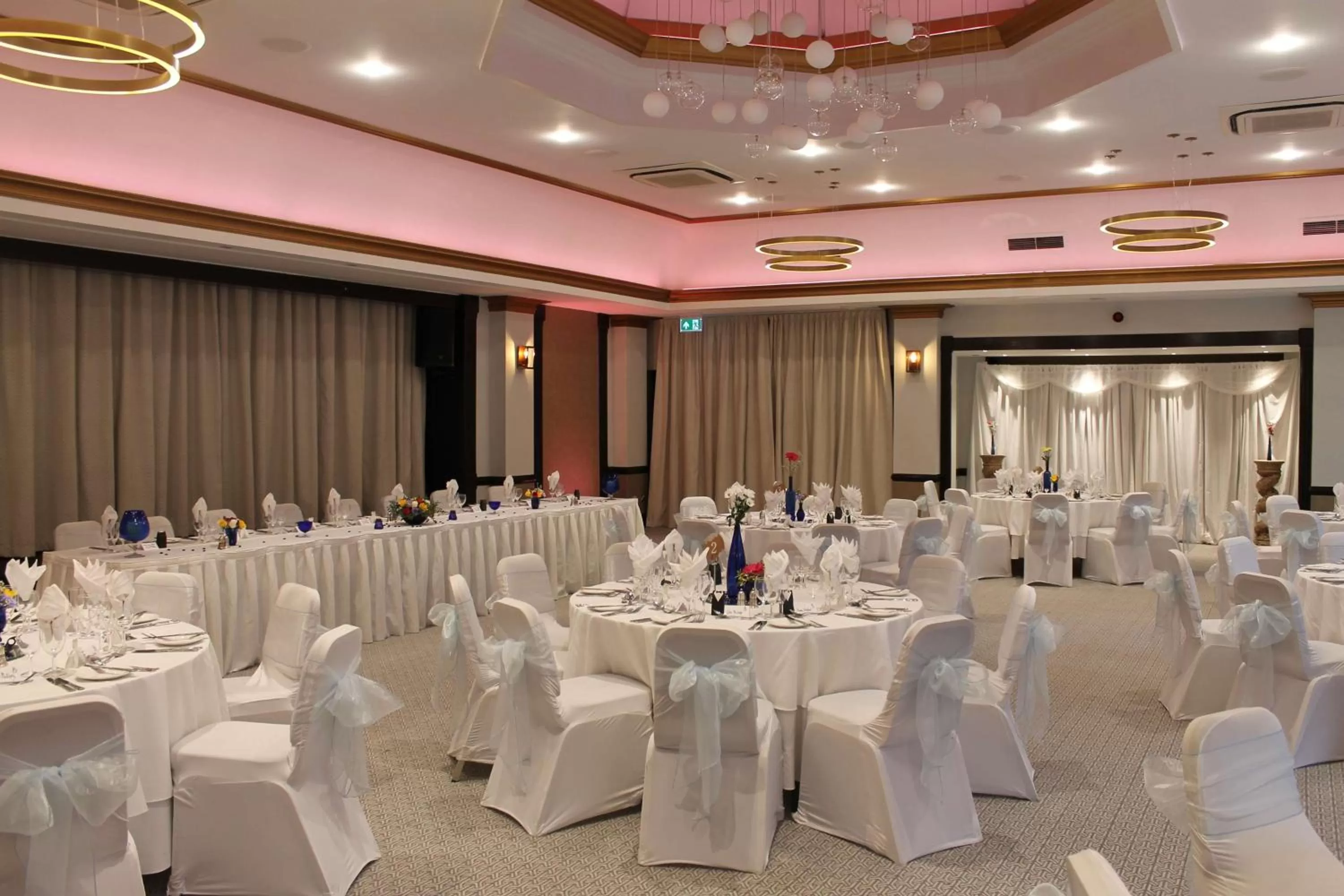 wedding in Swindon Blunsdon House Hotel, BW Premier Collection