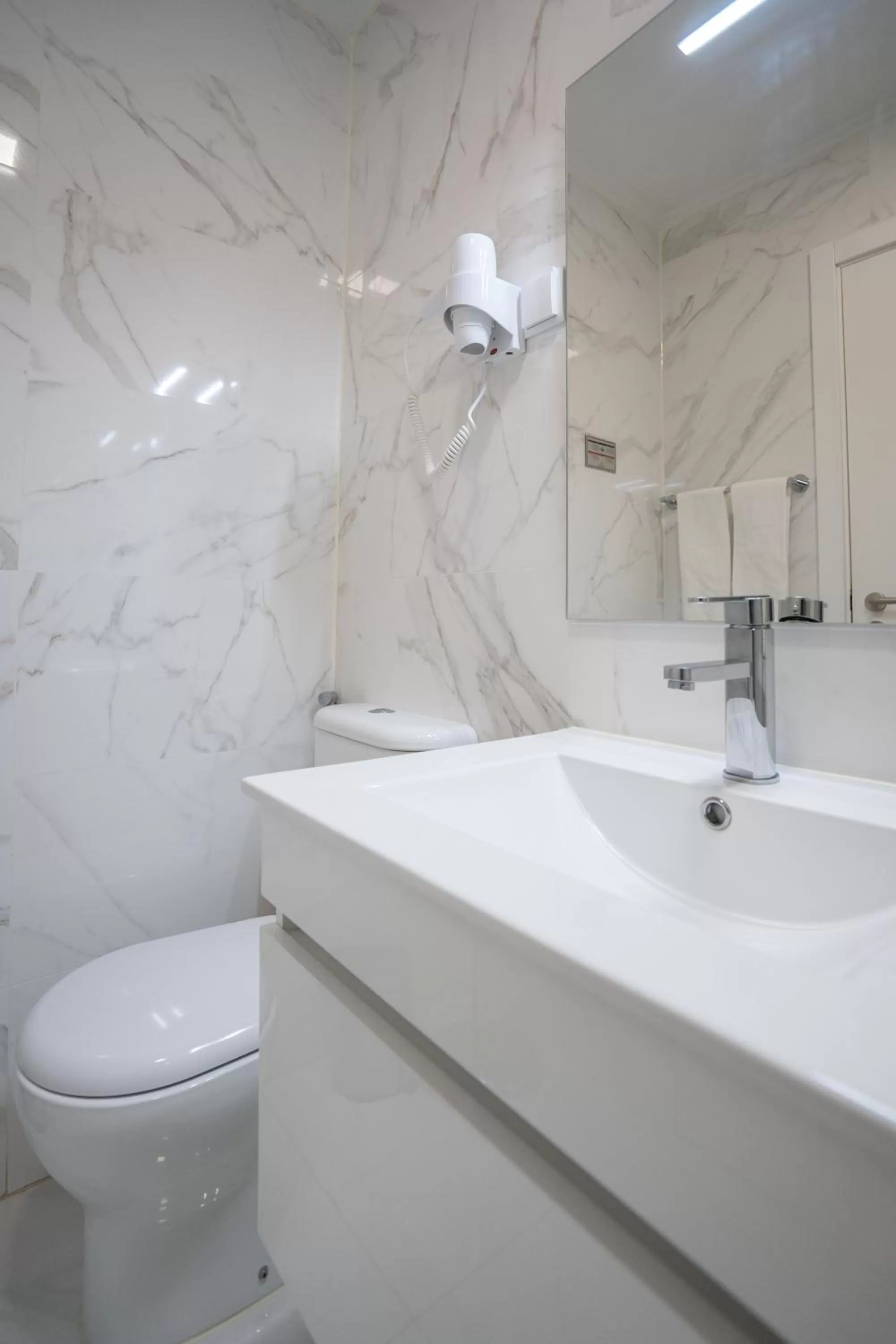 Bathroom in Dinya Lisbon Hotel