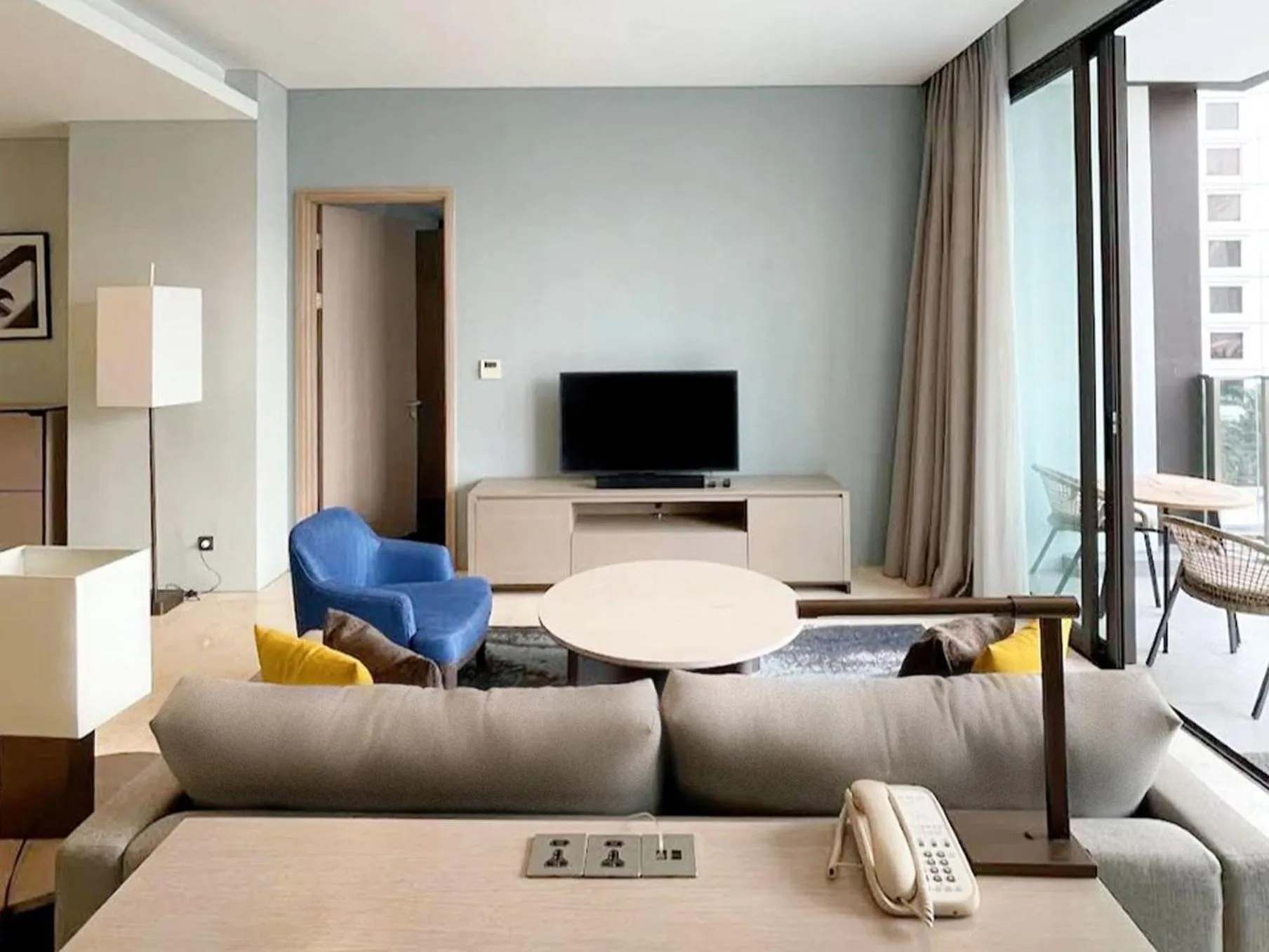 Photo of the whole room, Seating Area in Crowne Plaza Jakarta Residences, an IHG Hotel