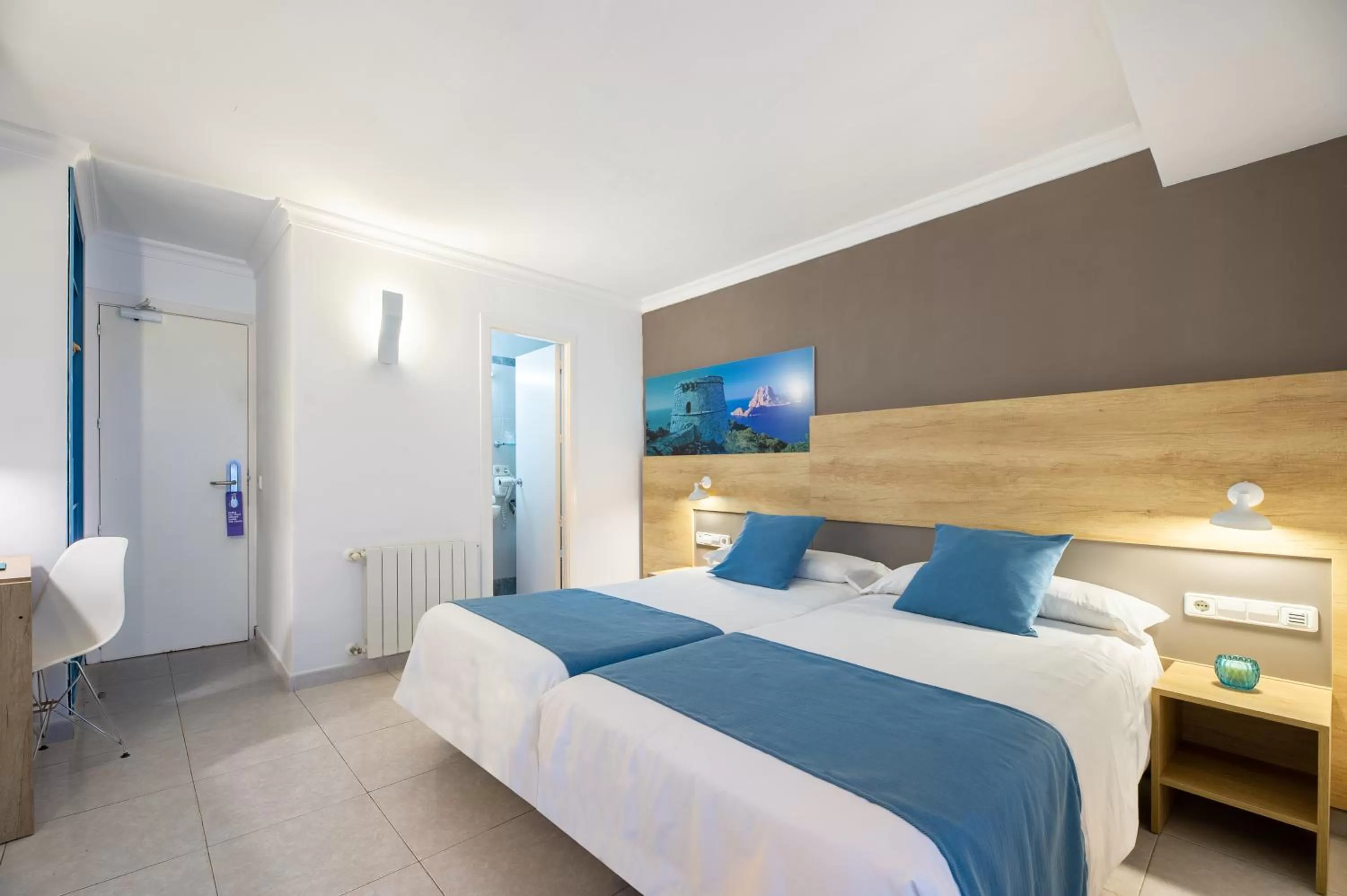 Photo of the whole room, Bed in Hotel Vibra Marítimo