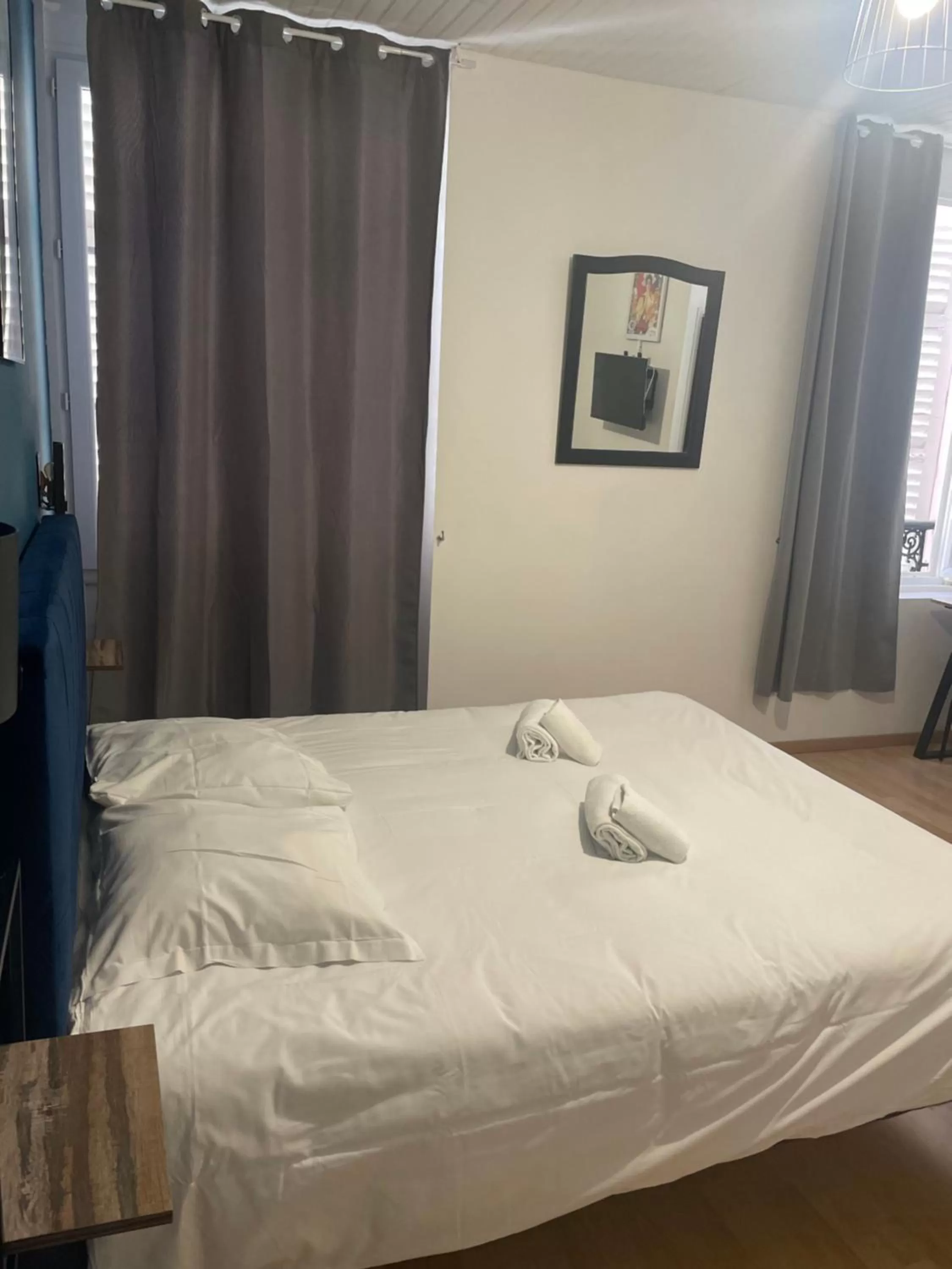 Bedroom, Bed in Hôtel & Restaurant Le Patio VICHY