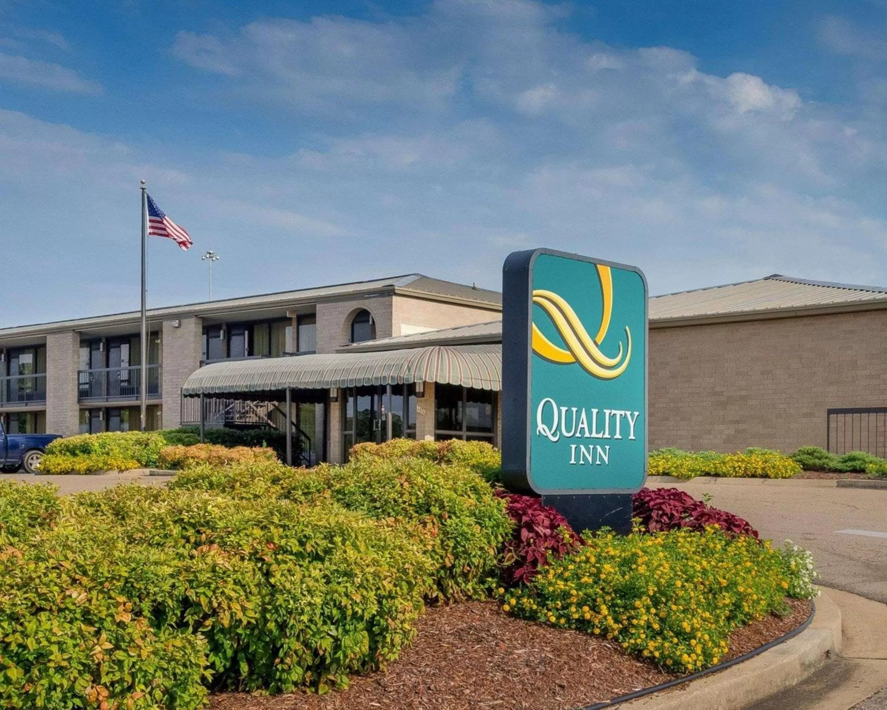 Property building in Quality Inn Columbus, MS