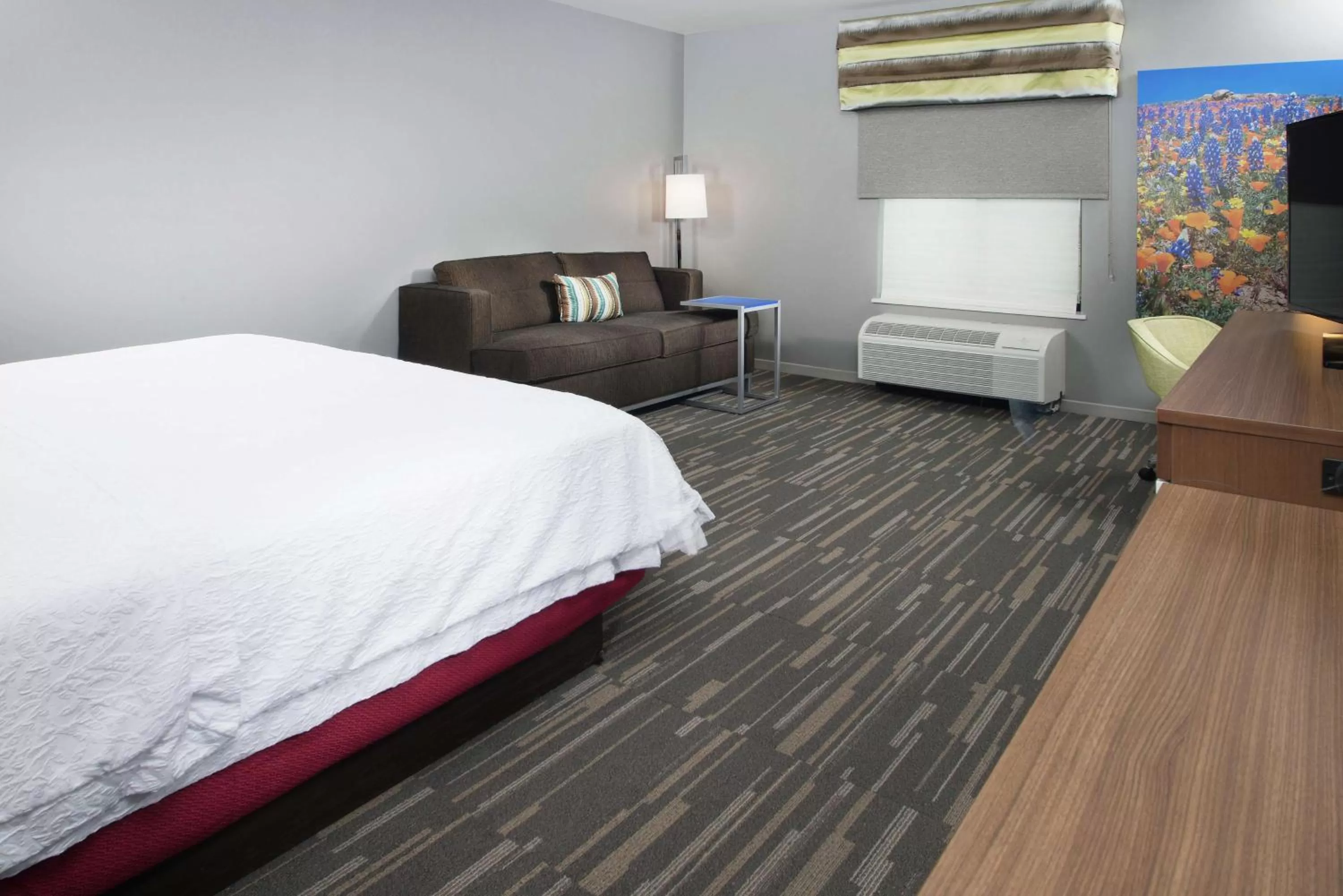 Bedroom, Bed in Hampton Inn Arvin Tejon Ranch, Ca