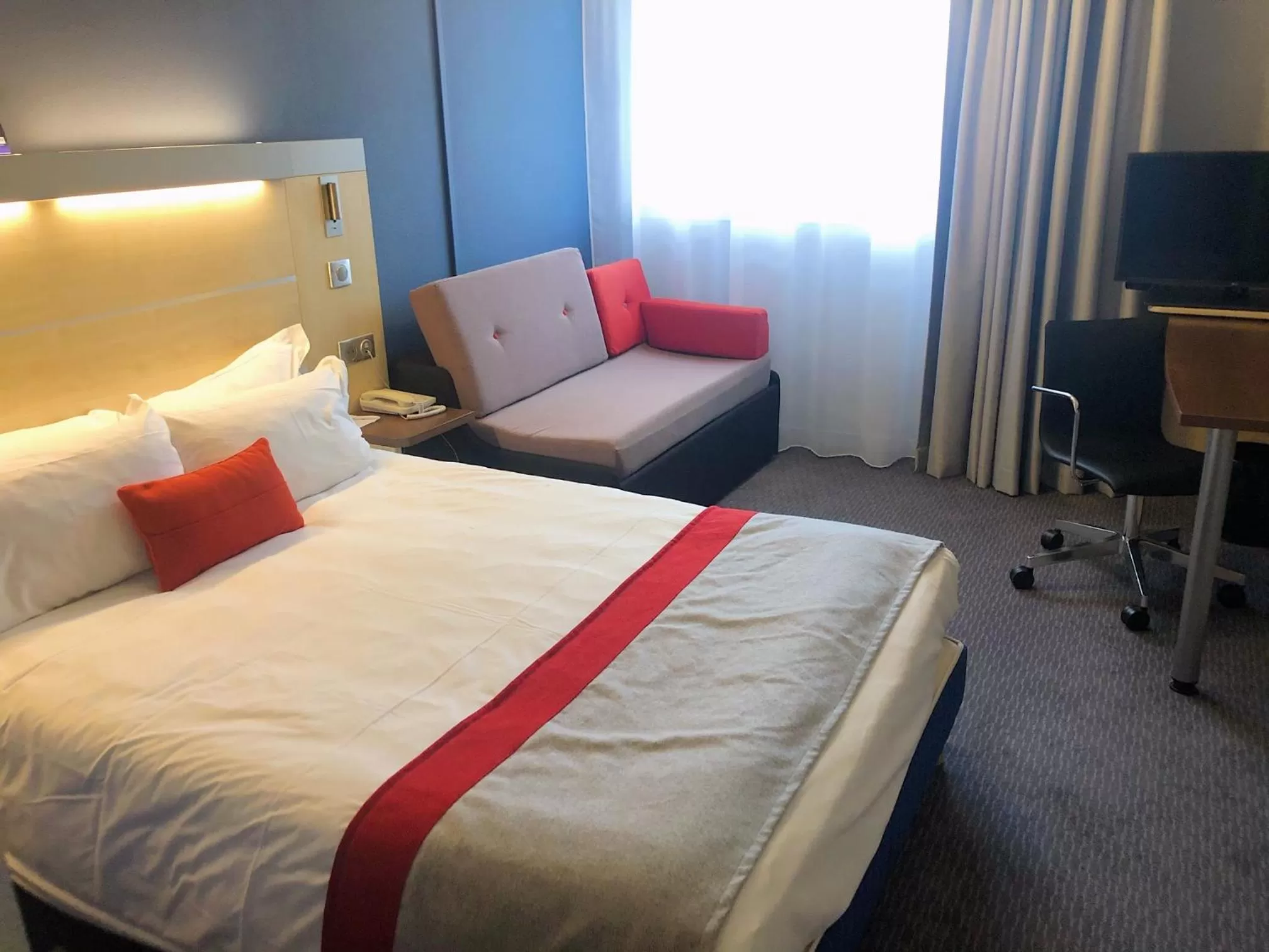 Bed in HDB Hôtel De Bernin - ex Domaine des Fontaines