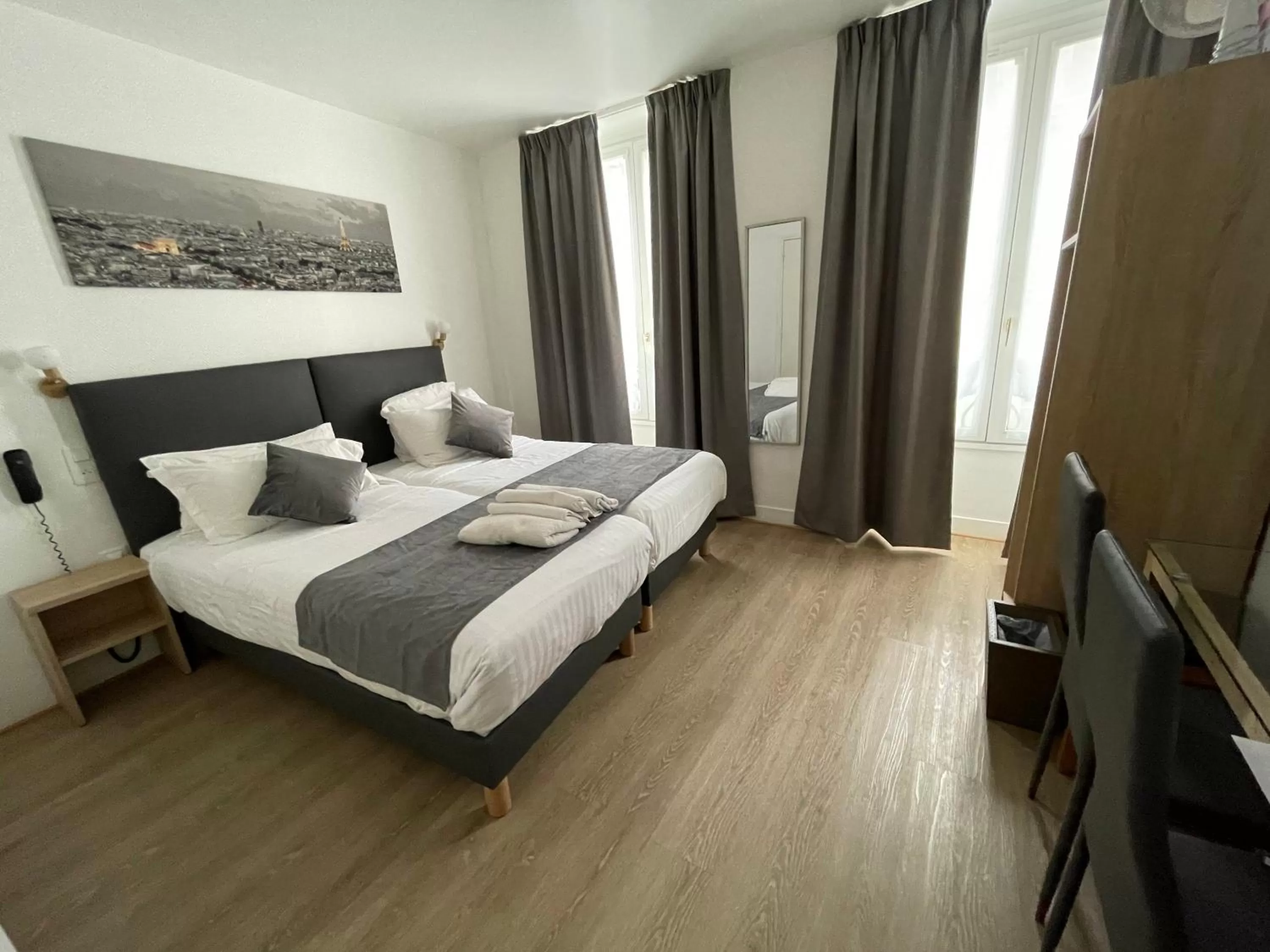 Bed in Hôtel de Bordeaux