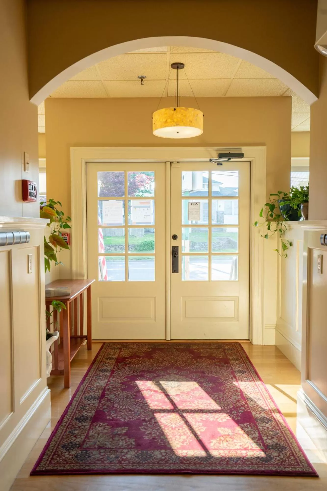 Facade/entrance in Rhea's Inn