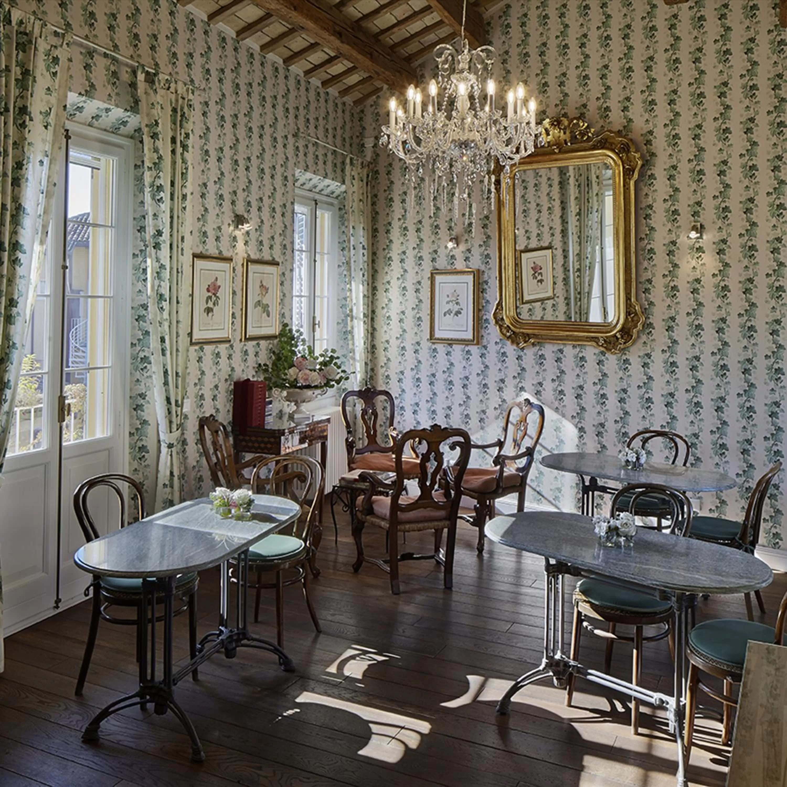 Living room in M Club De Luxe B&B