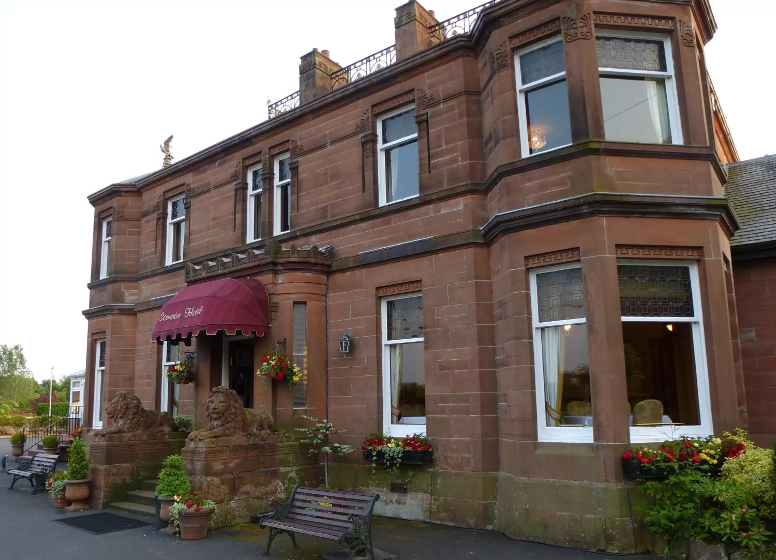 Facade/entrance in Somerton House Hotel