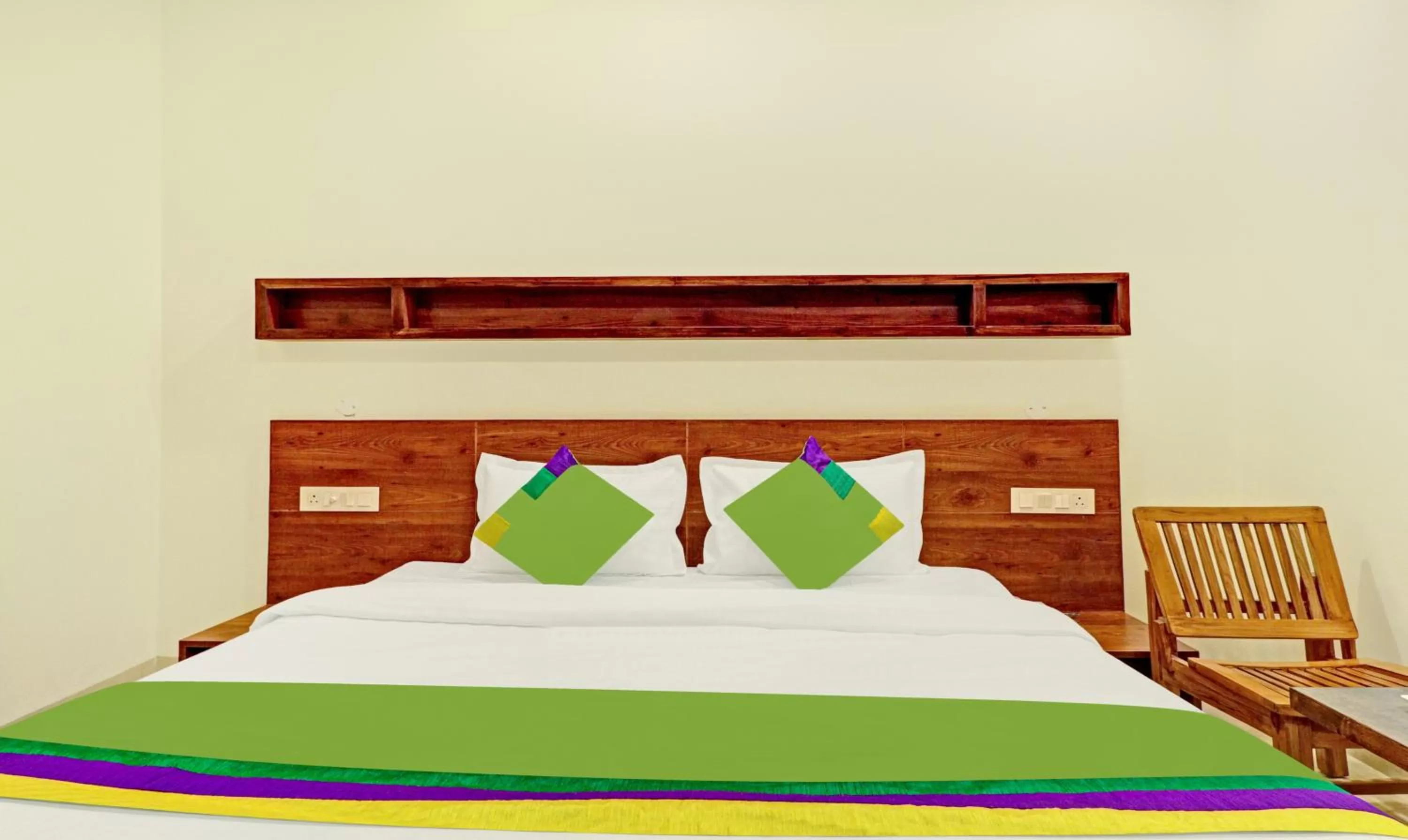 Bedroom, Bed in Treebo Delmont