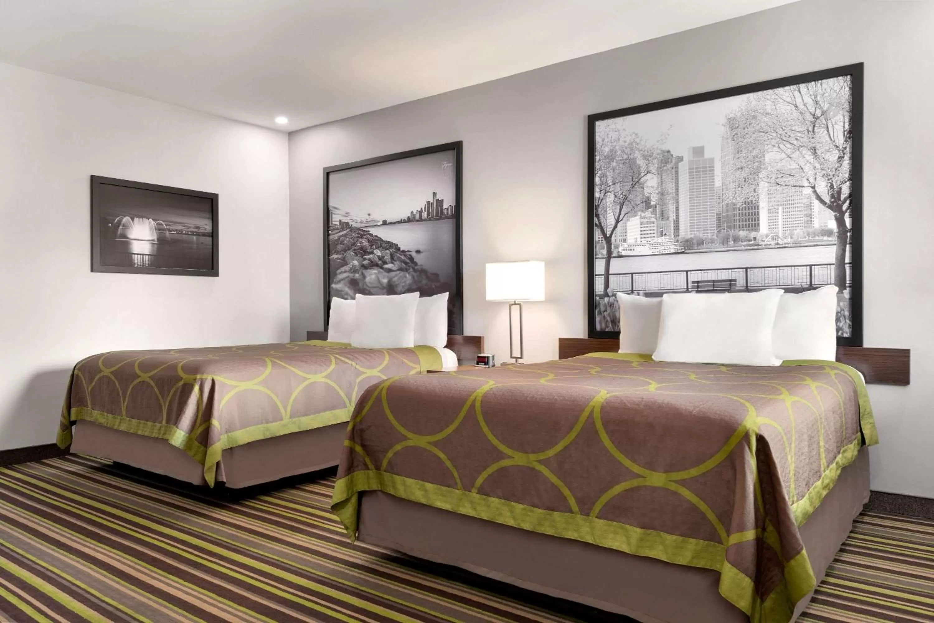 Super 8 by Wyndham Windsor/Dougall