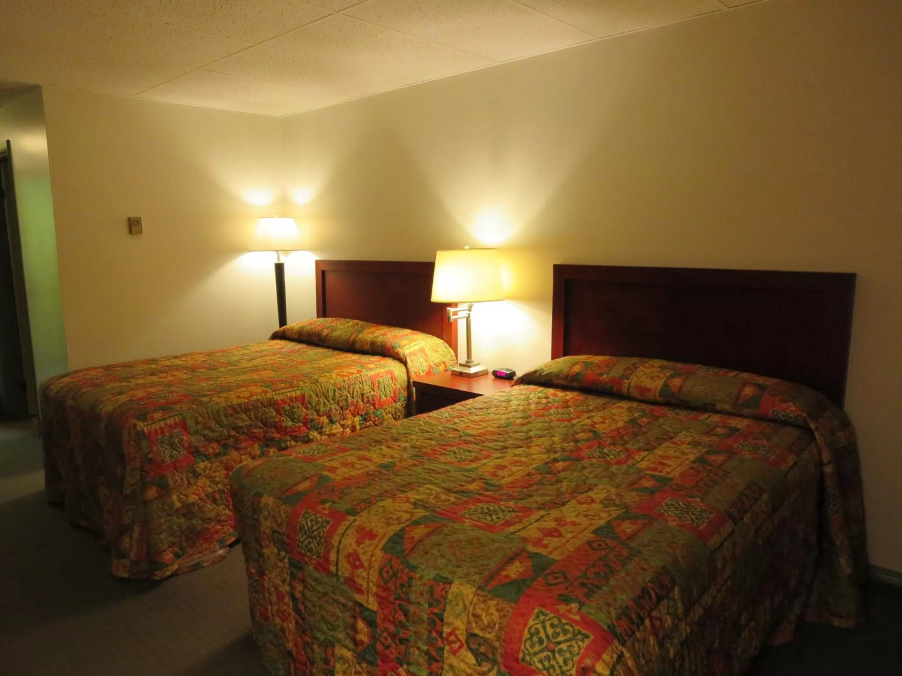 Bed in Town and Mountain Hotel