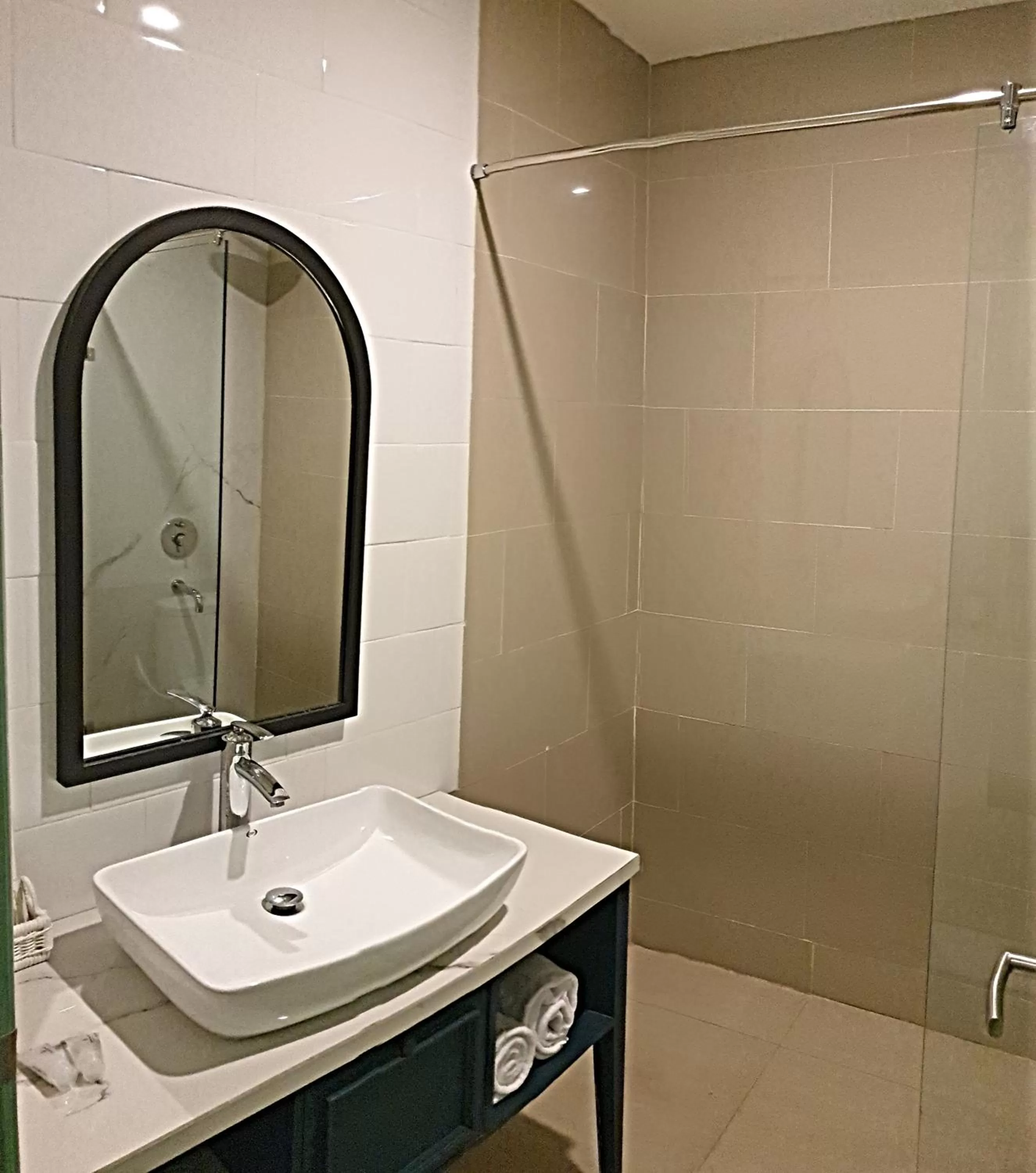 Bathroom in Jambuluwuk Thamrin Hotel