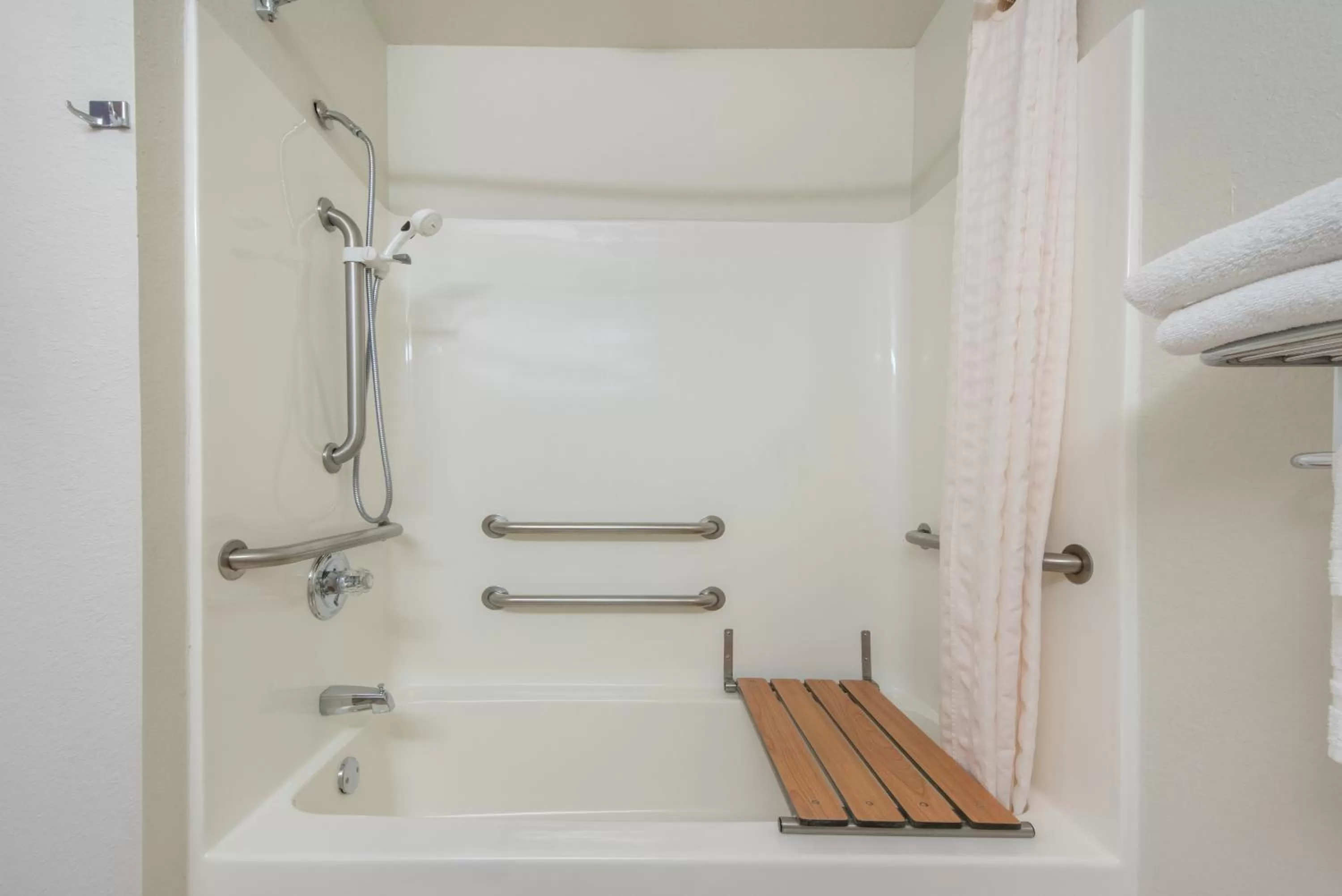 Queen Room - Disability Access- Non-Smoking in Microtel Inn & Suites by Wyndham Altus