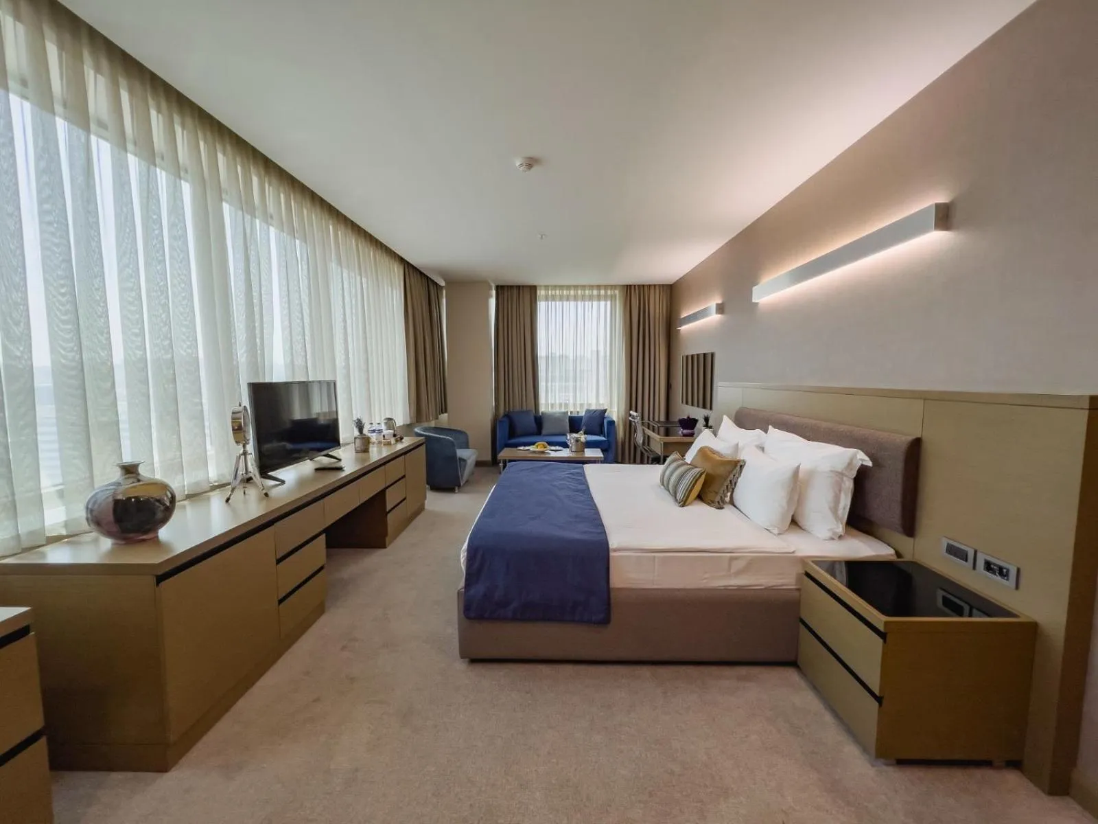 Photo of the whole room, Bed in La Quinta by Wyndham Istanbul Gunesli