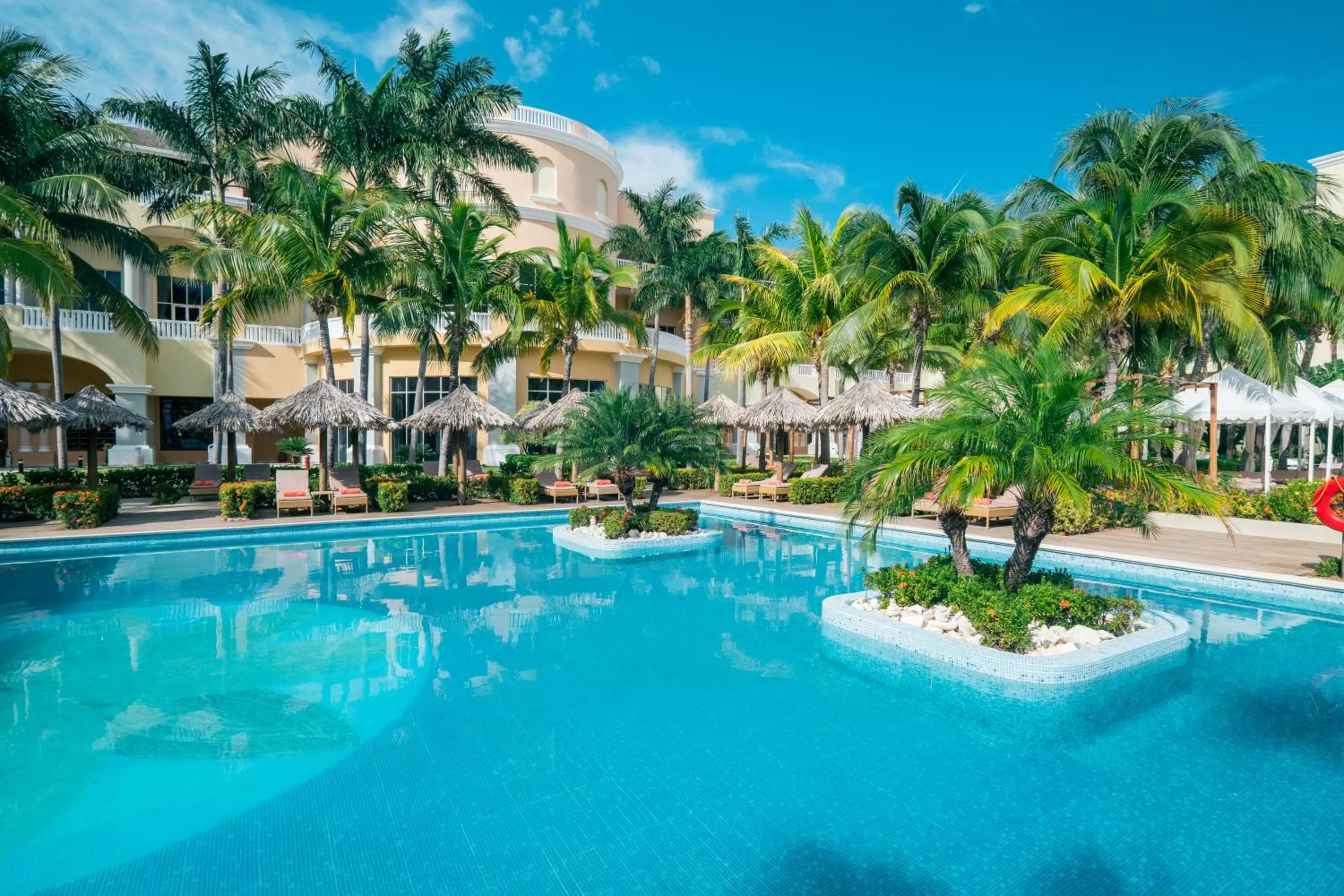 Swimming pool in Iberostar Grand Rose Hall