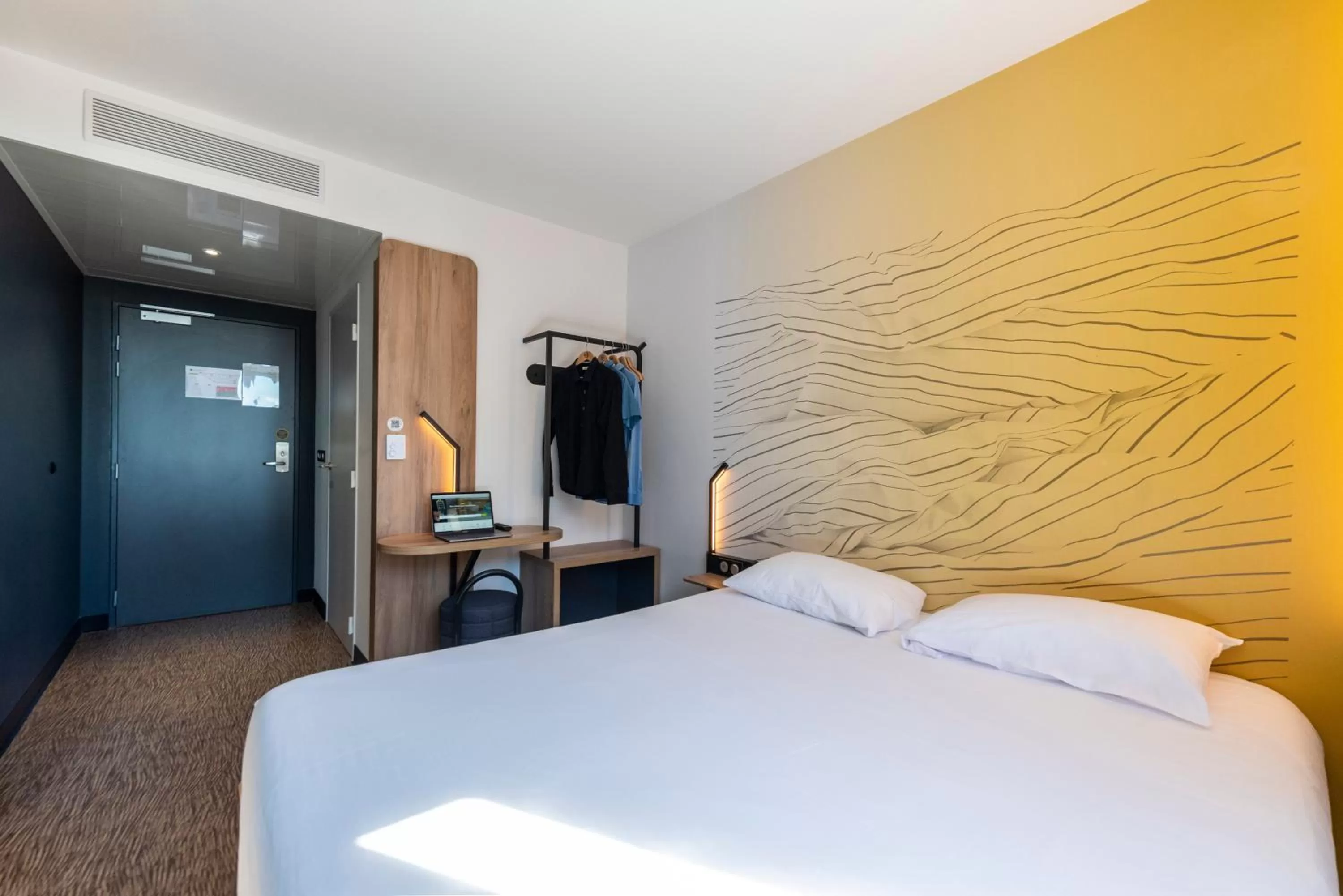 Photo of the whole room, Bed in B&B HOTEL Nice Aéroport Arenas