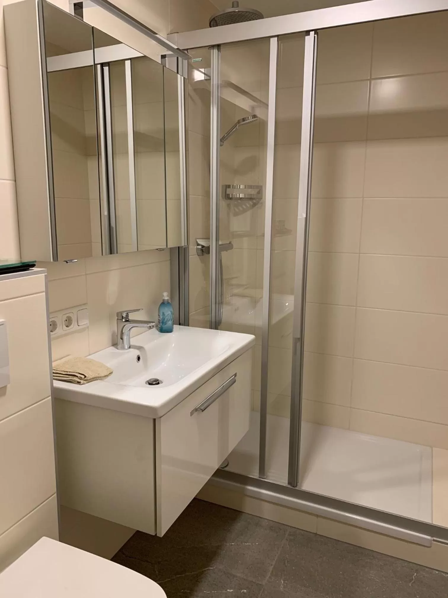 Bathroom in Nefer, Haus