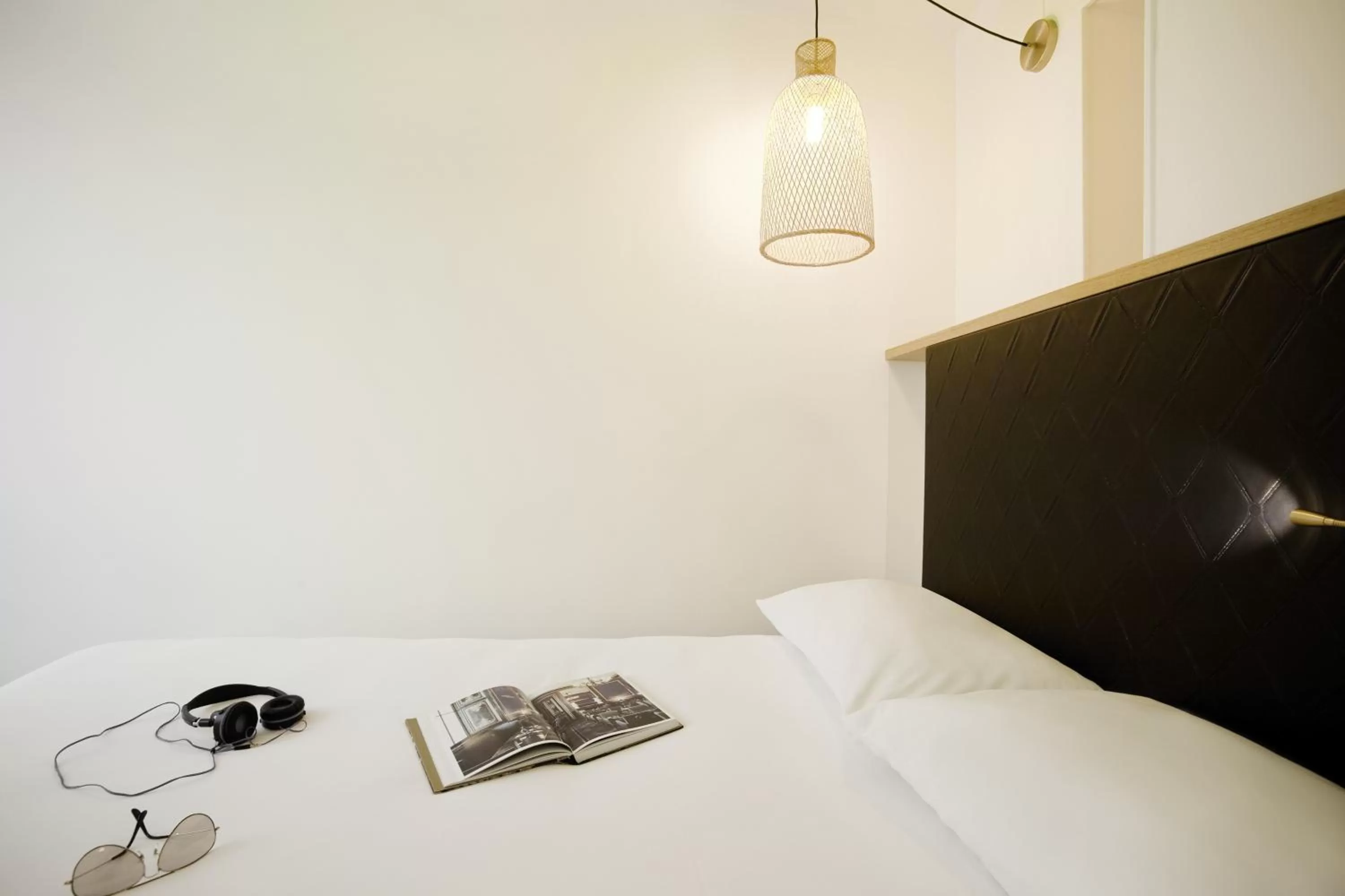 Bed in ibis Styles Paris Buttes Chaumont