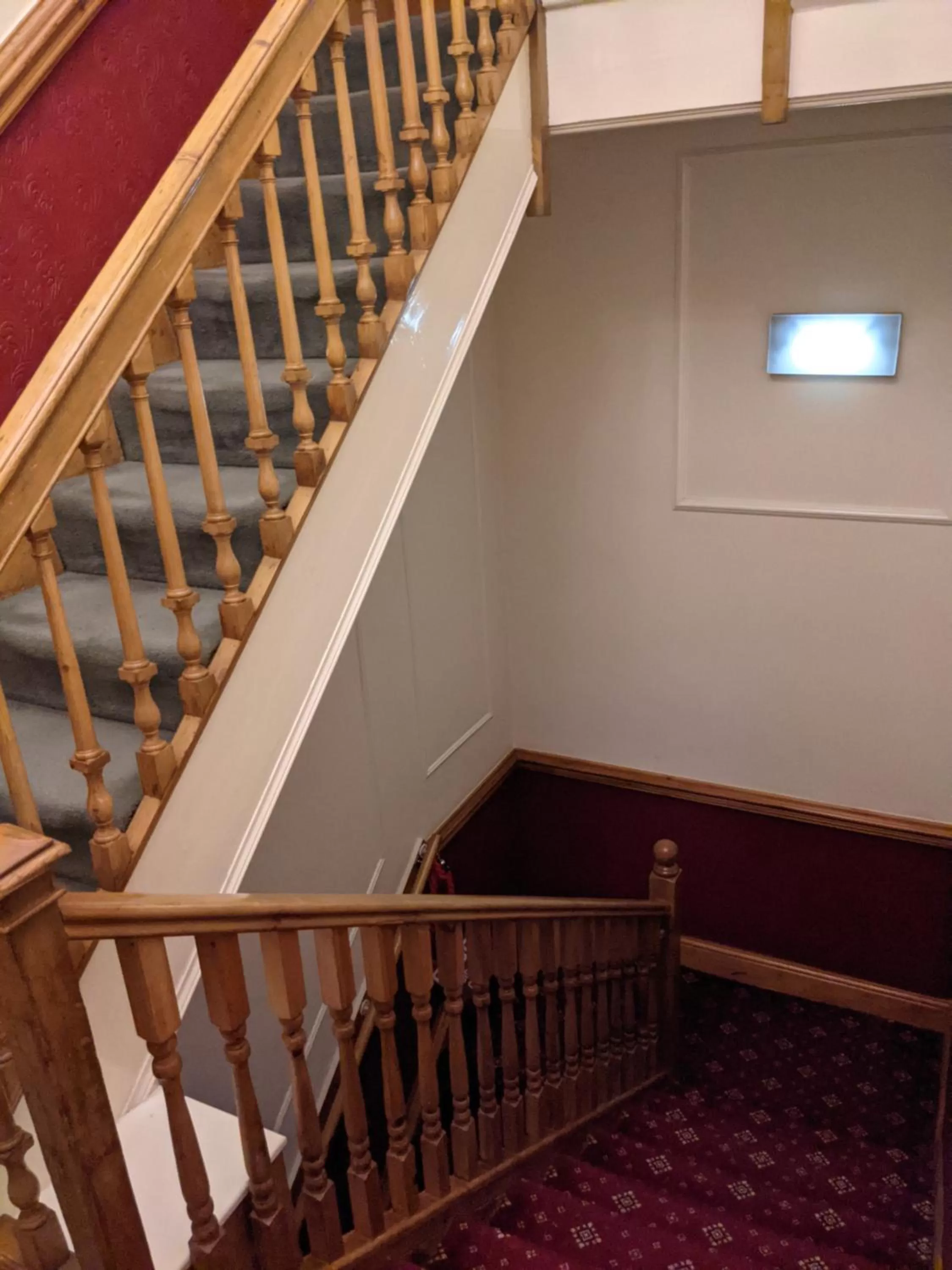 The Londesborough Arms bar with en-suite rooms