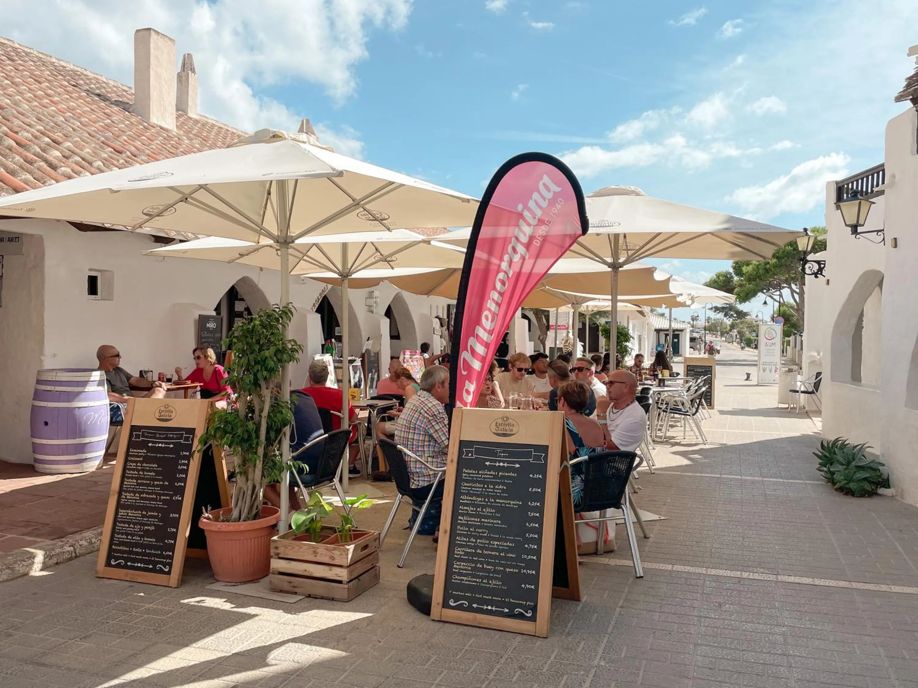 Restaurant/places to eat in Binivell Park - 30º apartments