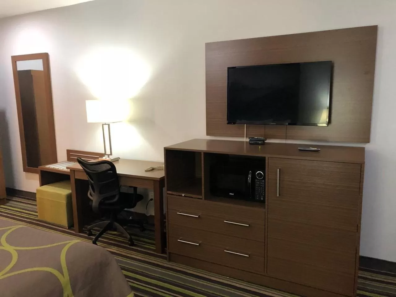 Seating area in Super 8 by Wyndham Windsor/Dougall