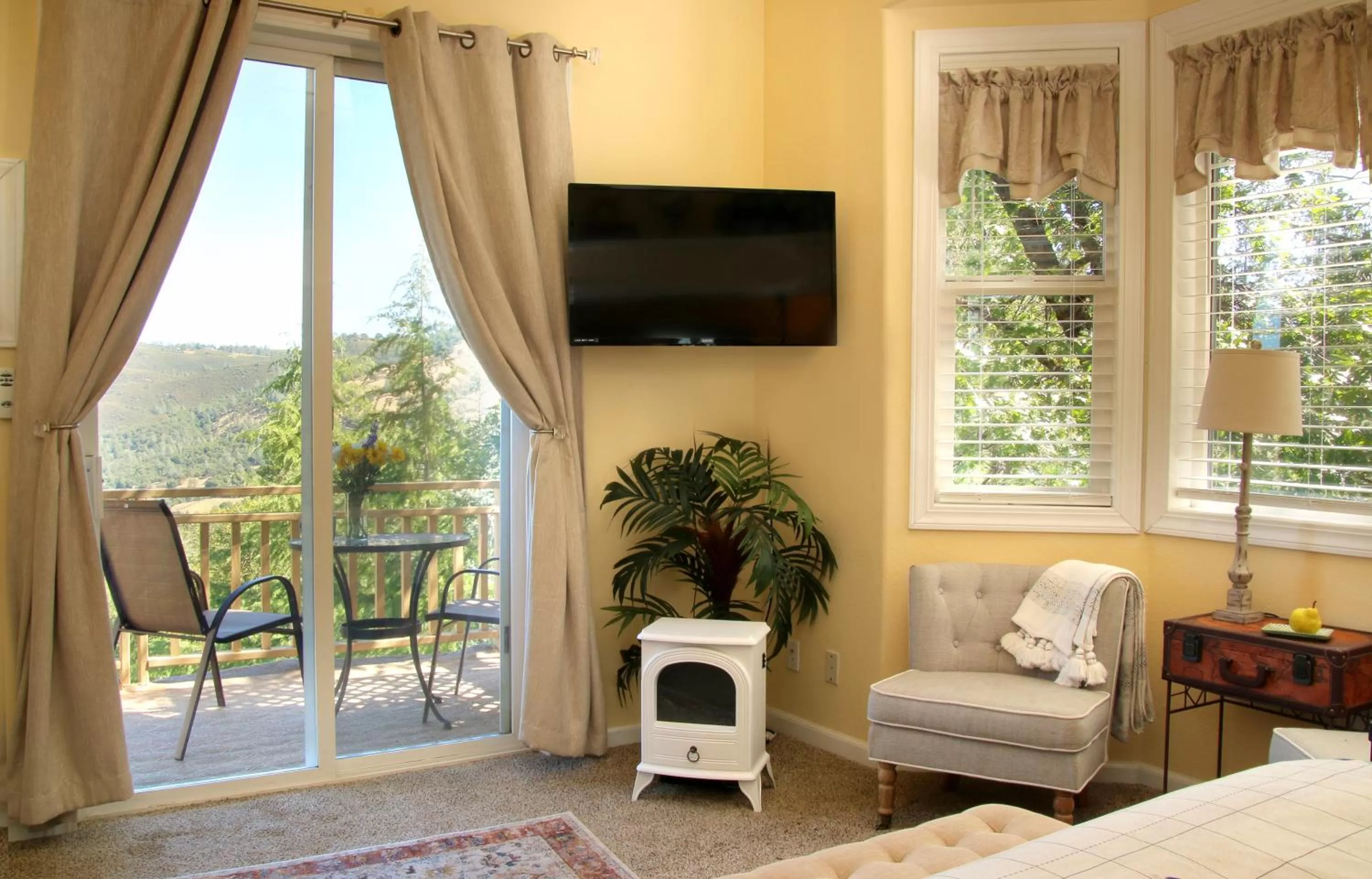 Living room, Bed in Bella Vista Bed and Breakfast