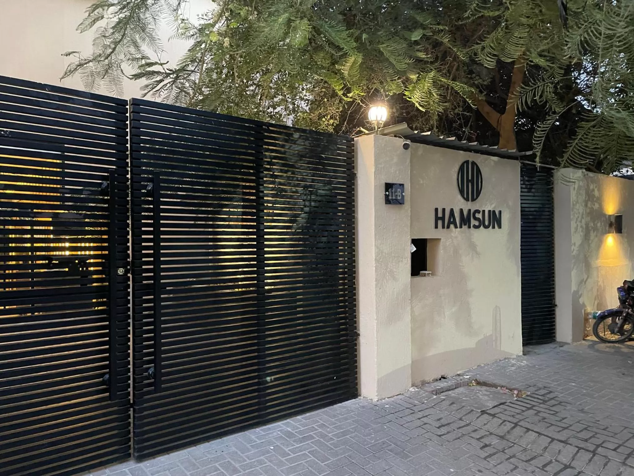 Property building in Hamsun Shahrah-e-Faisal