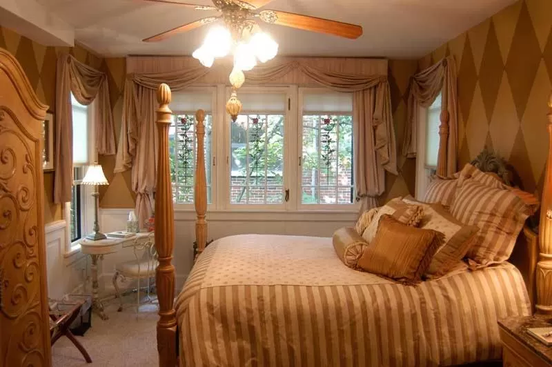 Bed in Gaslight Bed & Breakfast